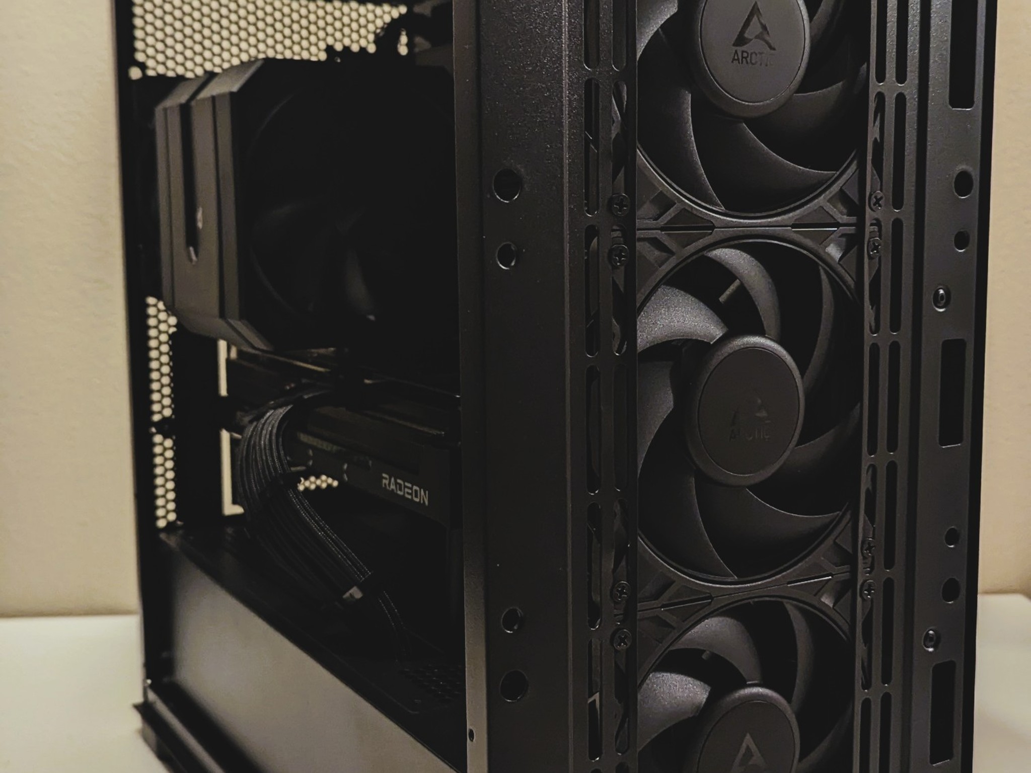 Blackout Gaming PC - Ryzen 9600X | RX 9070 XT 16GB | 1TB SSD| 16GB DDR5 6000 CL 30| WIFI+BT|