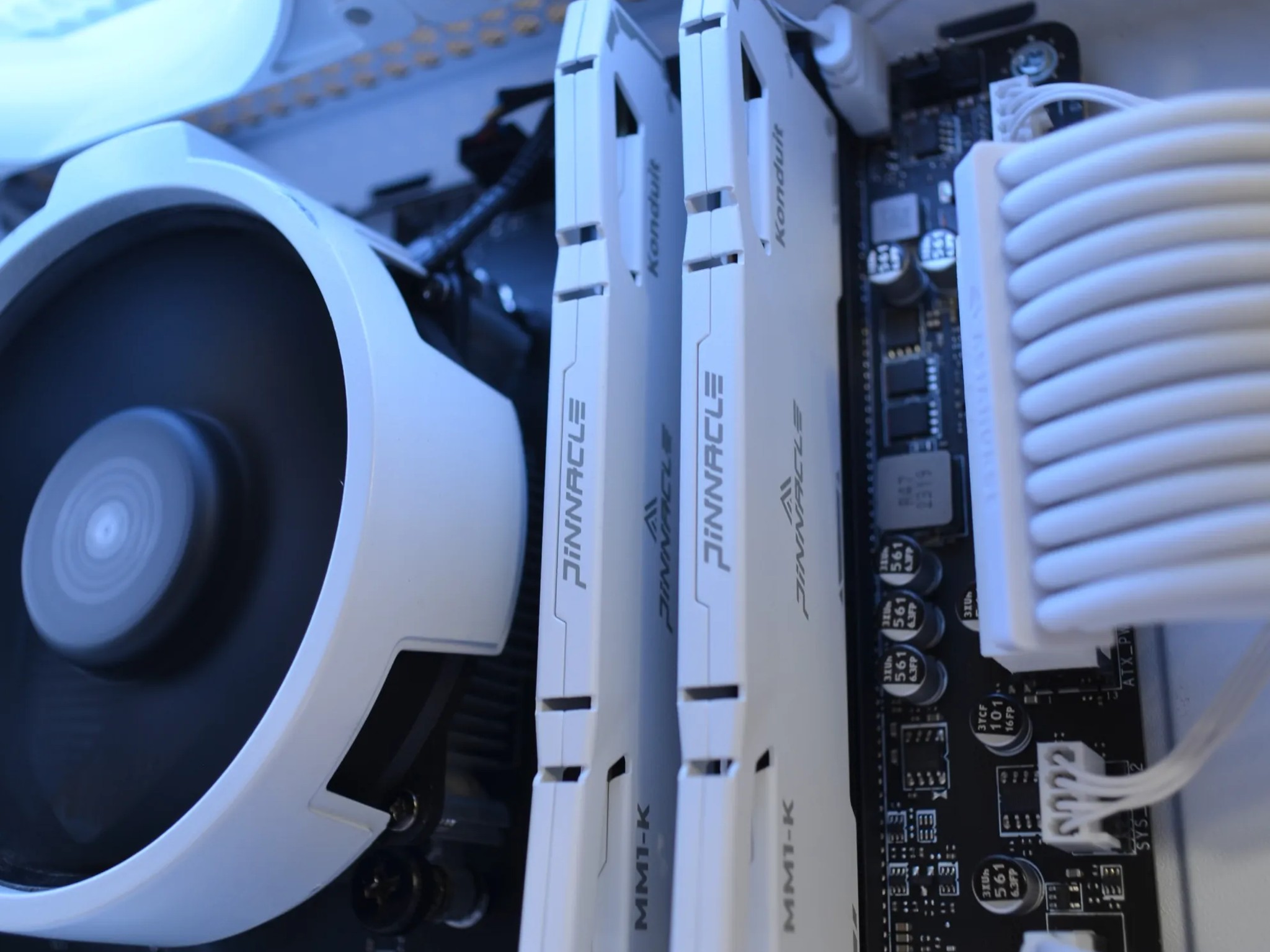⚪White Out V4⚪ - RTX 3060ti | Ryzen 7 3700X | 1tb NVMe | Windows 11 FULLY Activated