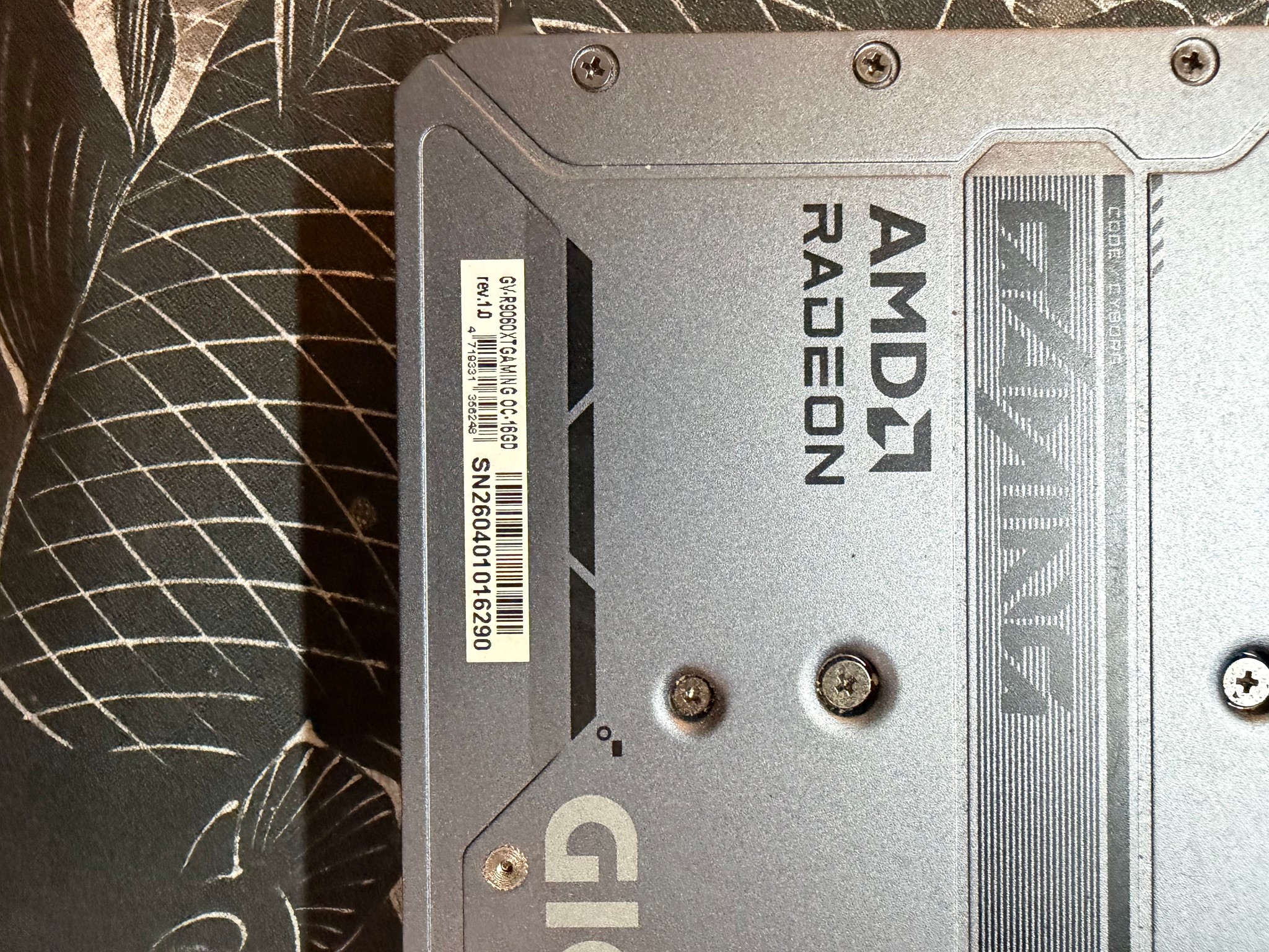 GIGABYTE Radeon RX 9060 XT GAMING OC 16G