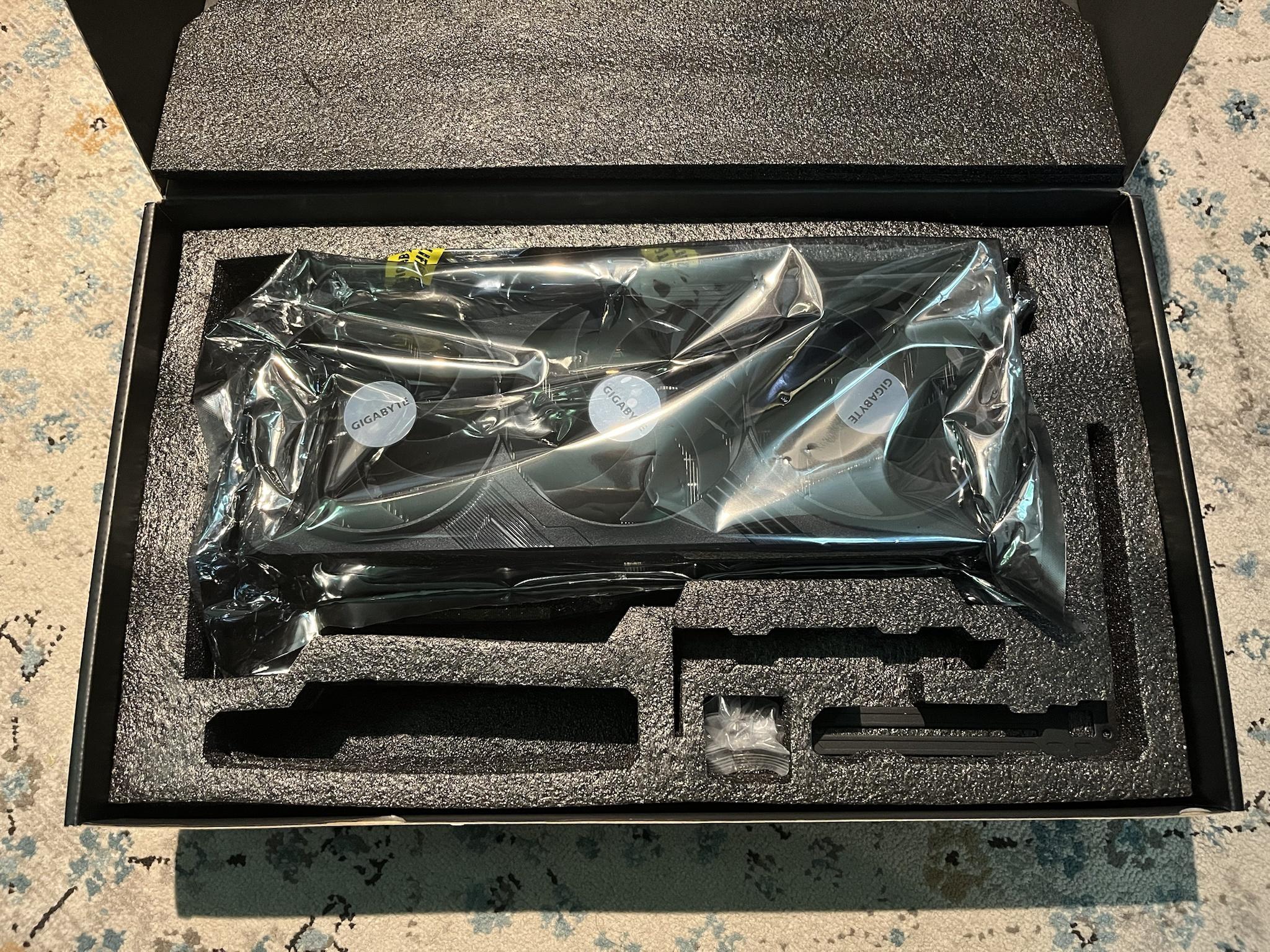 GIGABYTE GAMING OC GeForce RTX 4090 - Image 1