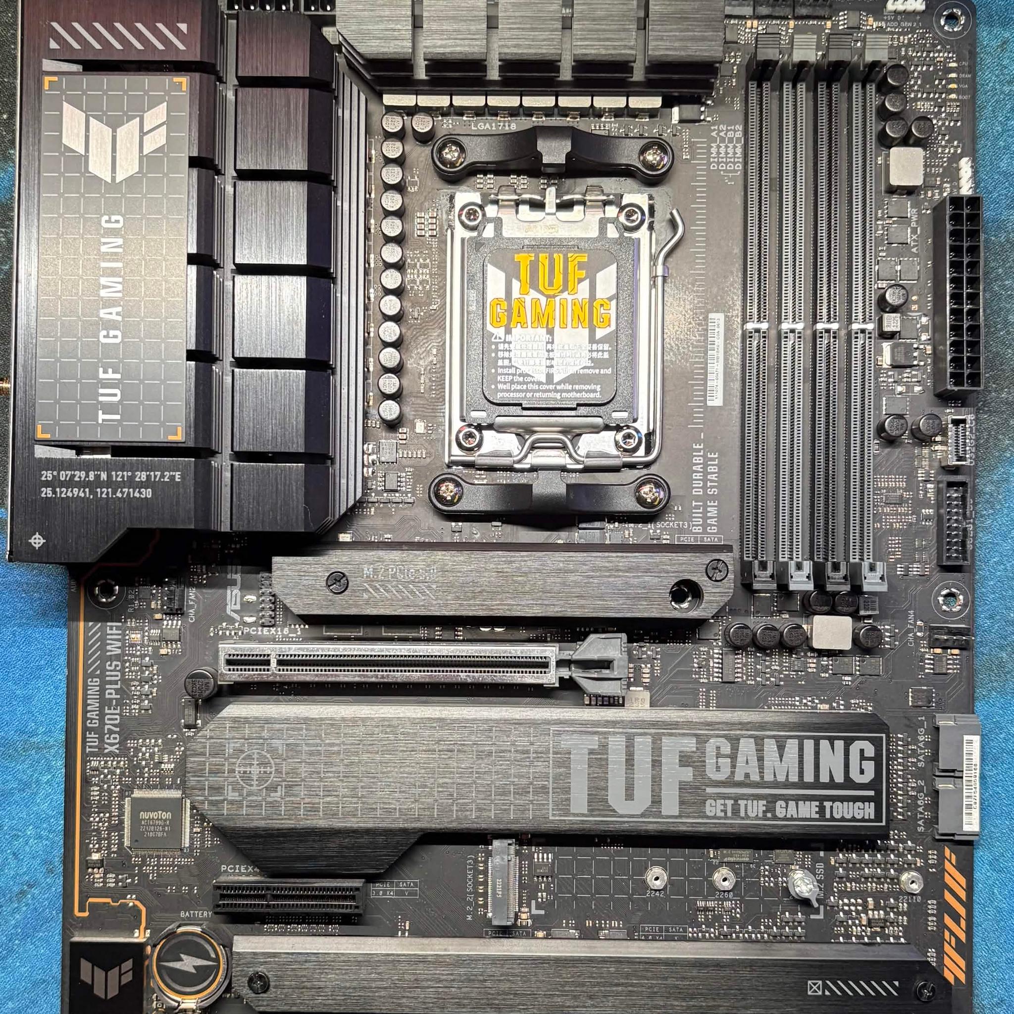 ASUS TUF GAMING X670E-PLUS WIFI ATX AM5 MOTHERBOARD - BOX & SHOWN CABLES INCLUDED - RECENT BIOS
