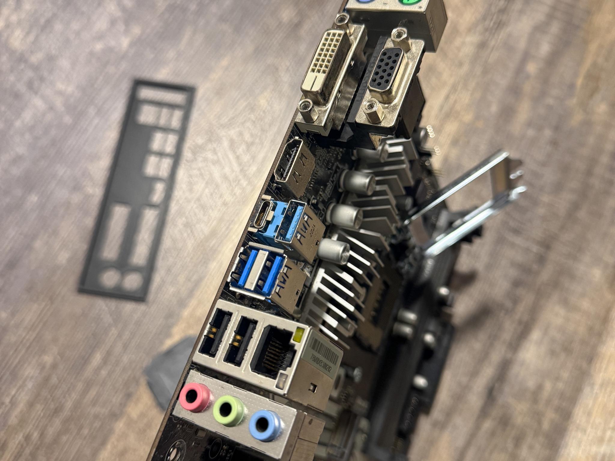 *FOR PARTS ONLY* ASROCK B250M PRO4-IB LGA1151 MOTHERBOARD