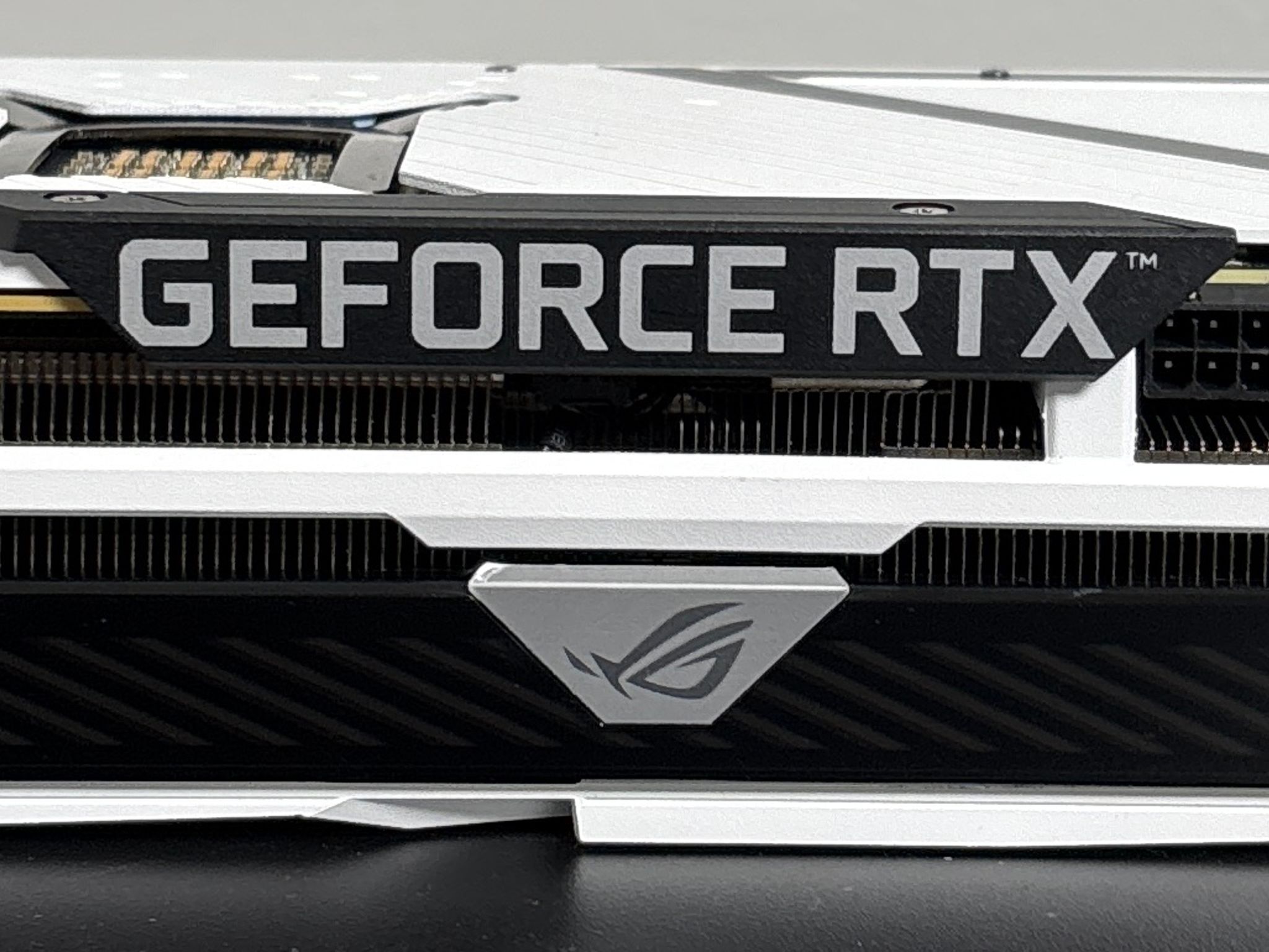 White ASUS ROG STRIX GAMING OC GeForce RTX 3080 10GB
