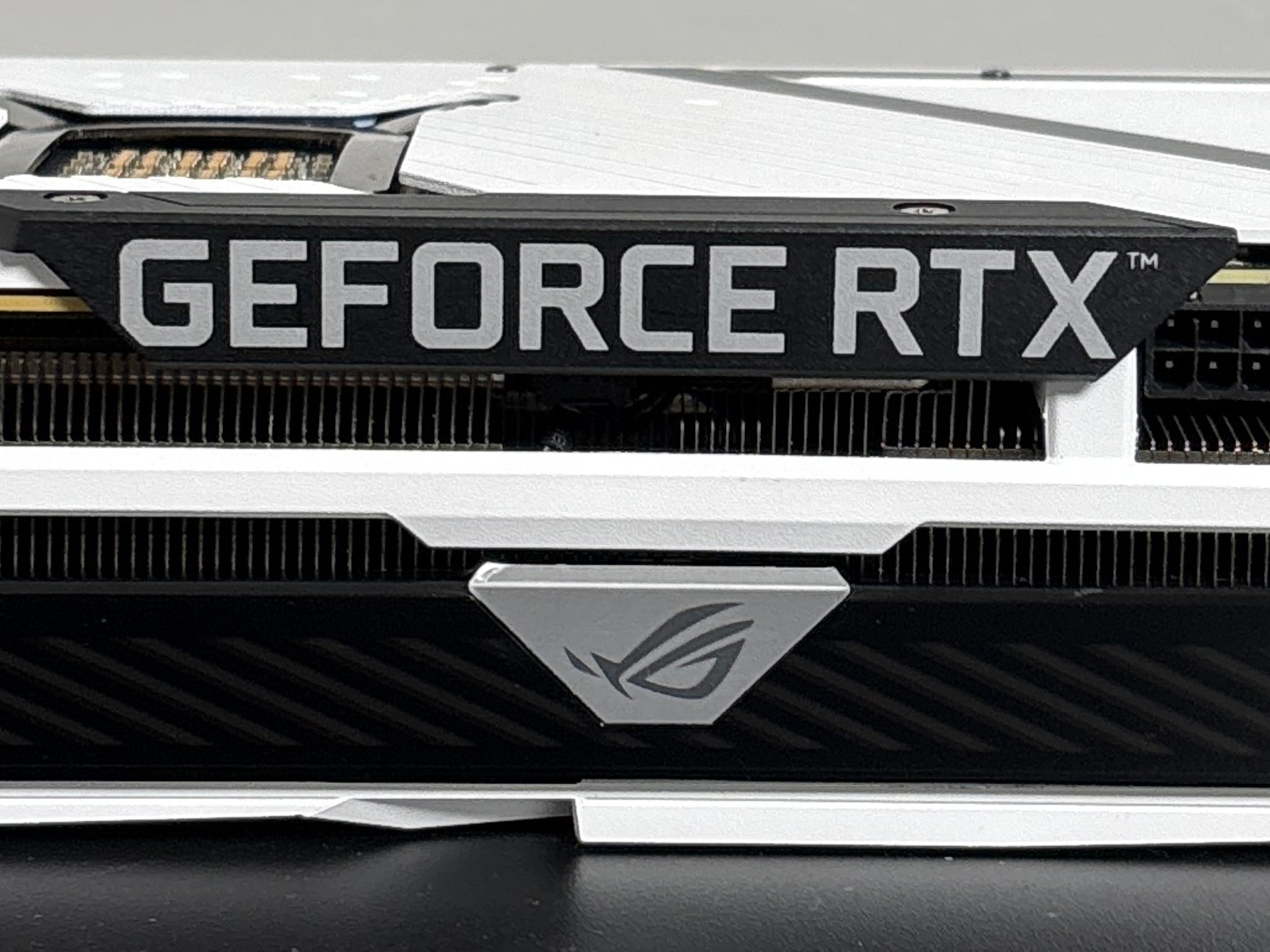 White ASUS ROG STRIX GAMING OC GeForce RTX 3080 10GB