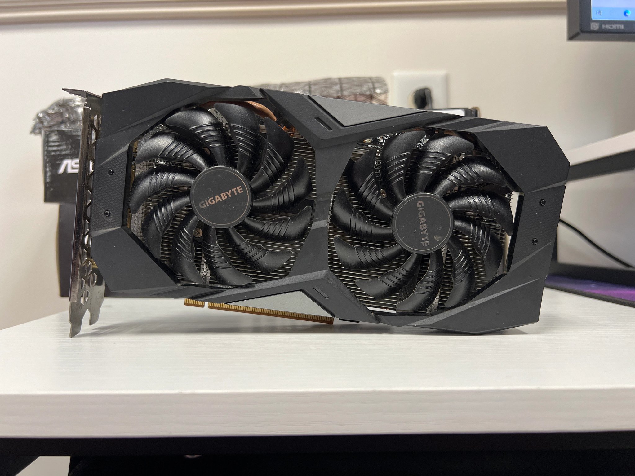 Gigabyte 5600XT Windforce OC v2