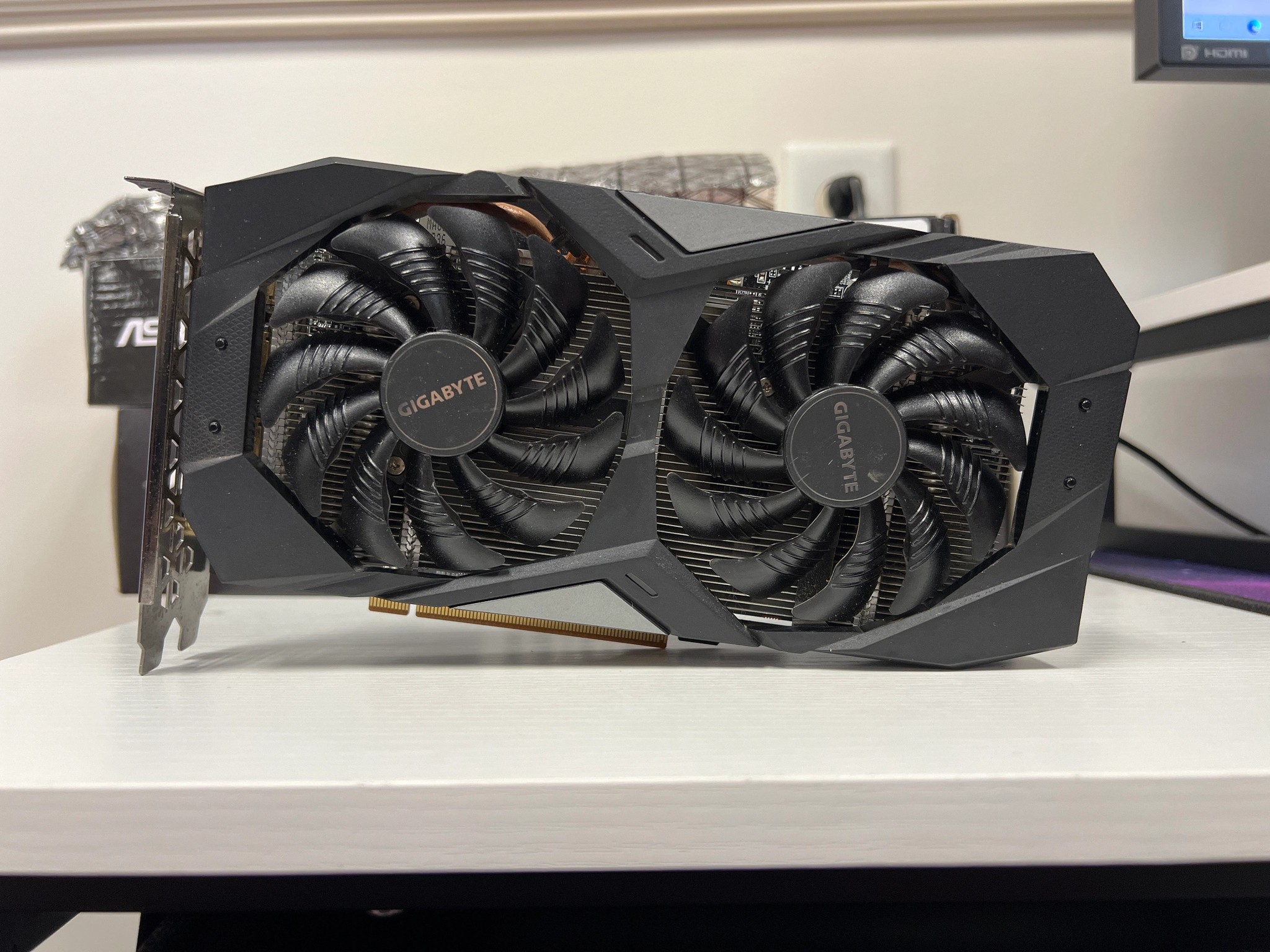 Gigabyte 5600XT Windforce OC v2