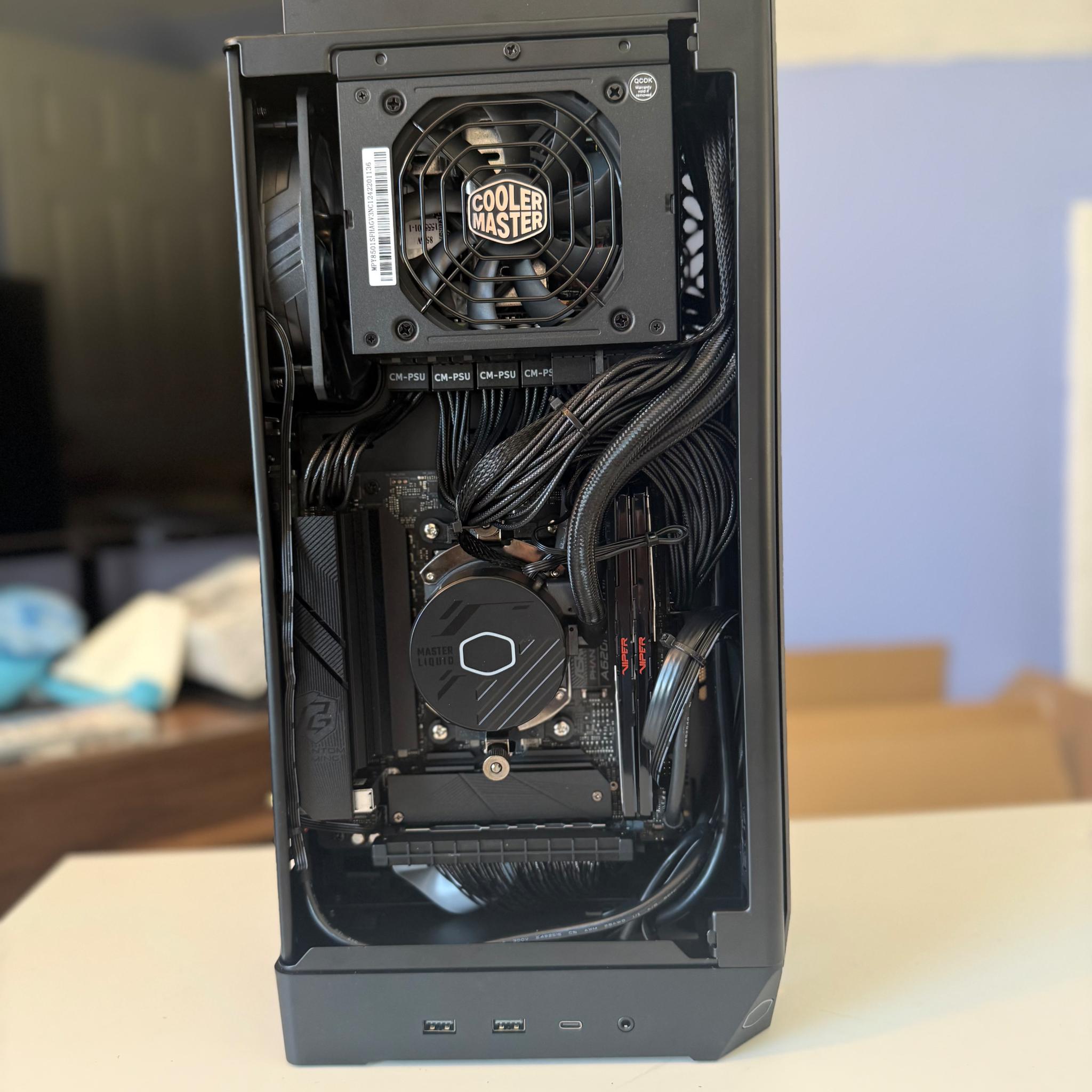 Tiny Tower - RX 7900XTX | Ryzen 7 7700X | 32GB DDR5 | 2TB SSD