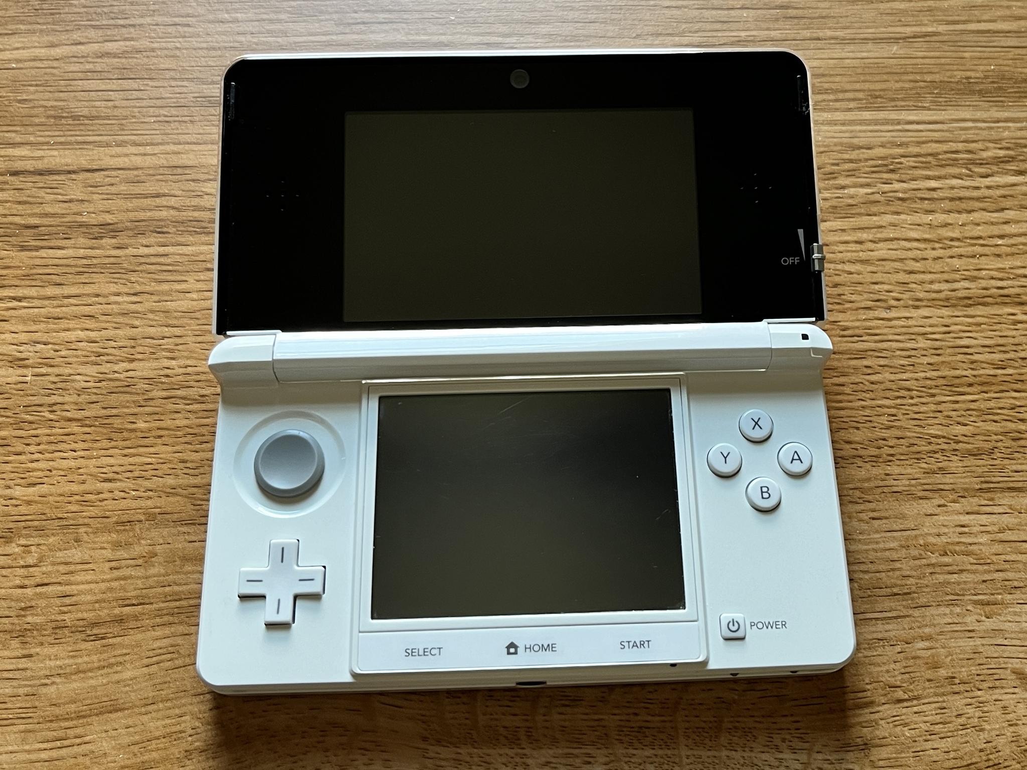 Nintendo 3DS + Games Bundle W/ SD Card + Original Stylus - Japan Glossy White