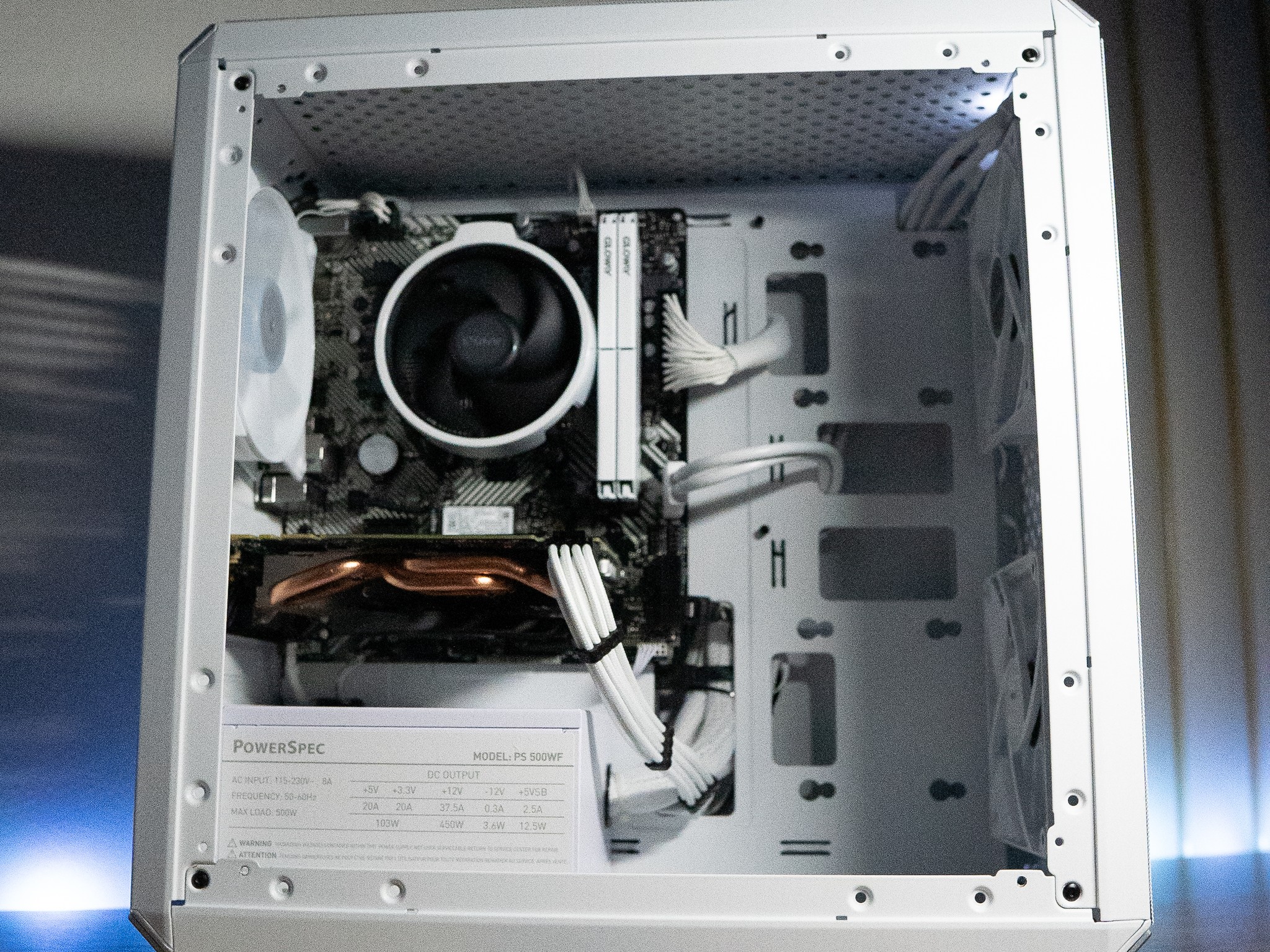 🌨🌨 | GTX 1080 8GB | RYZEN 5 1600X | 16GB DDR4 RAM | 2TB | Arctic Chill