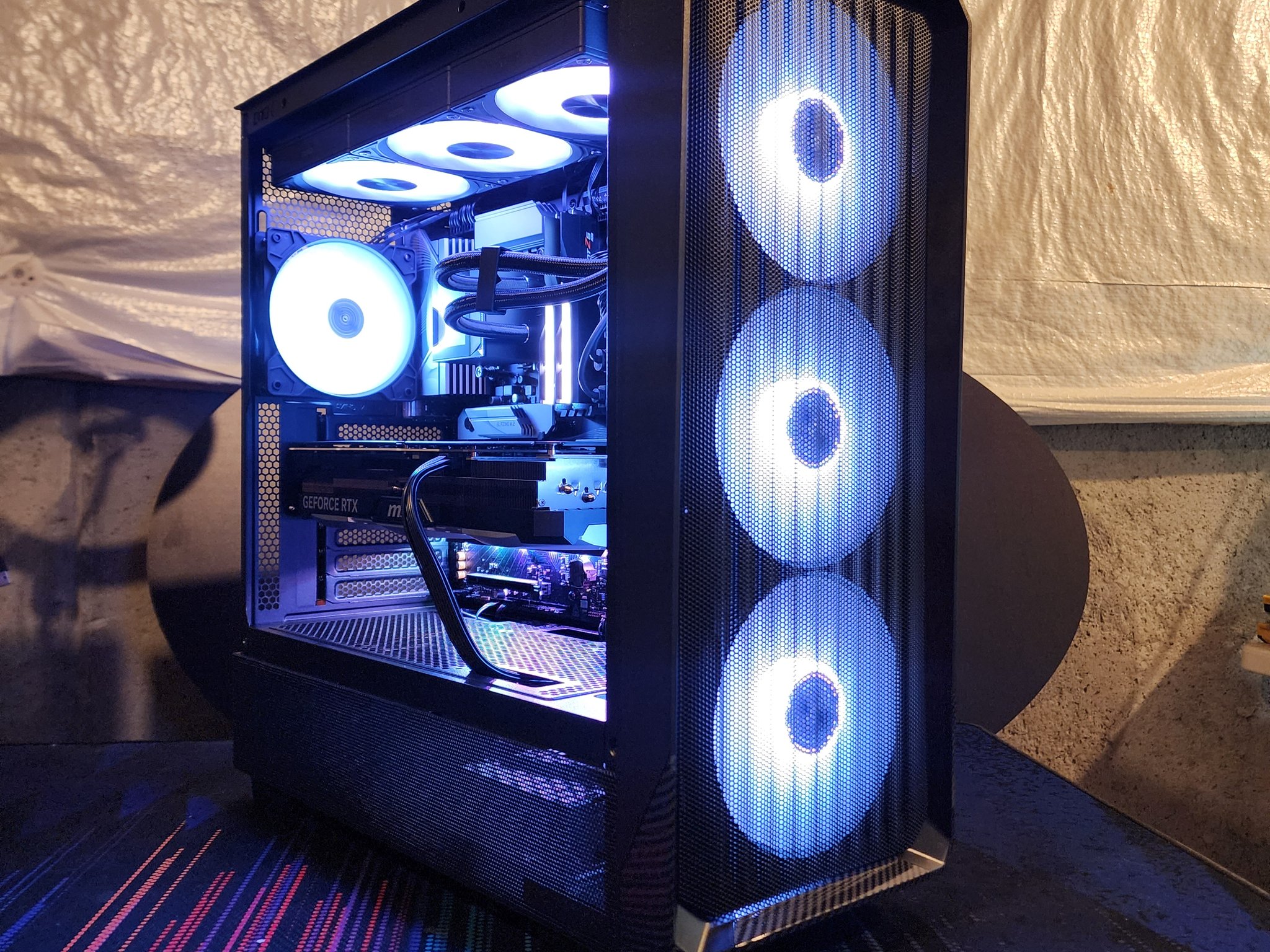 RTX 4080 SUPER / Intel Core Ultra 9 285 / 32GB DDR5 RAM / 1TB NVMe SSD