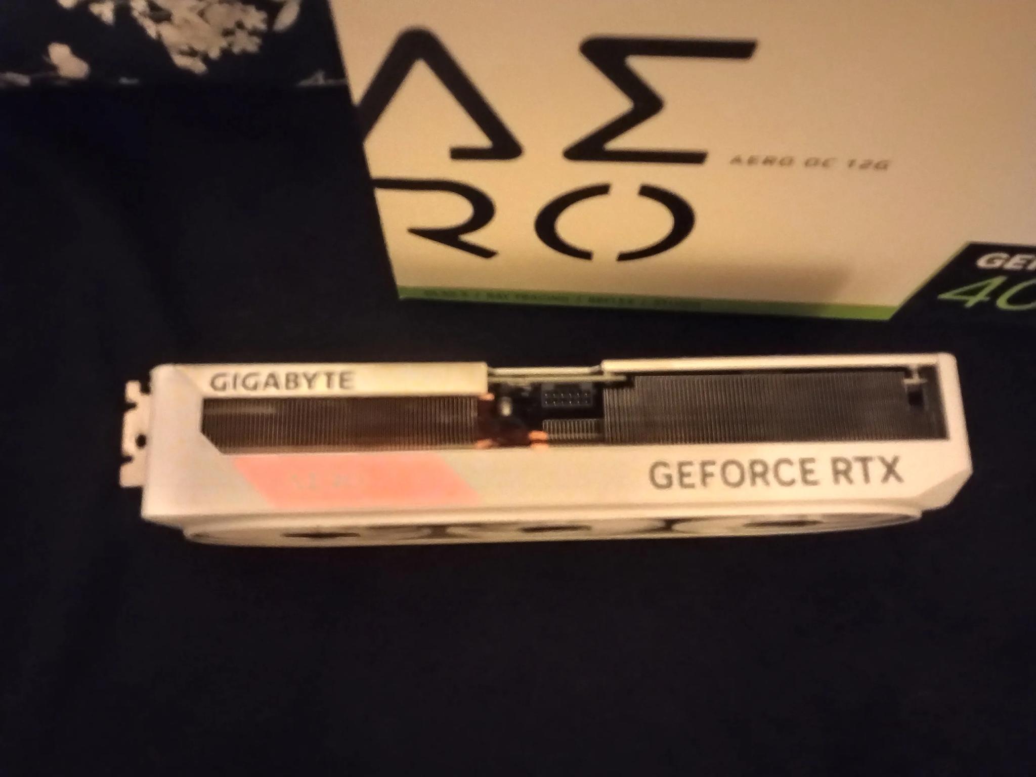 GeForce RTX 4070 Gigabyte Aero OC 12G