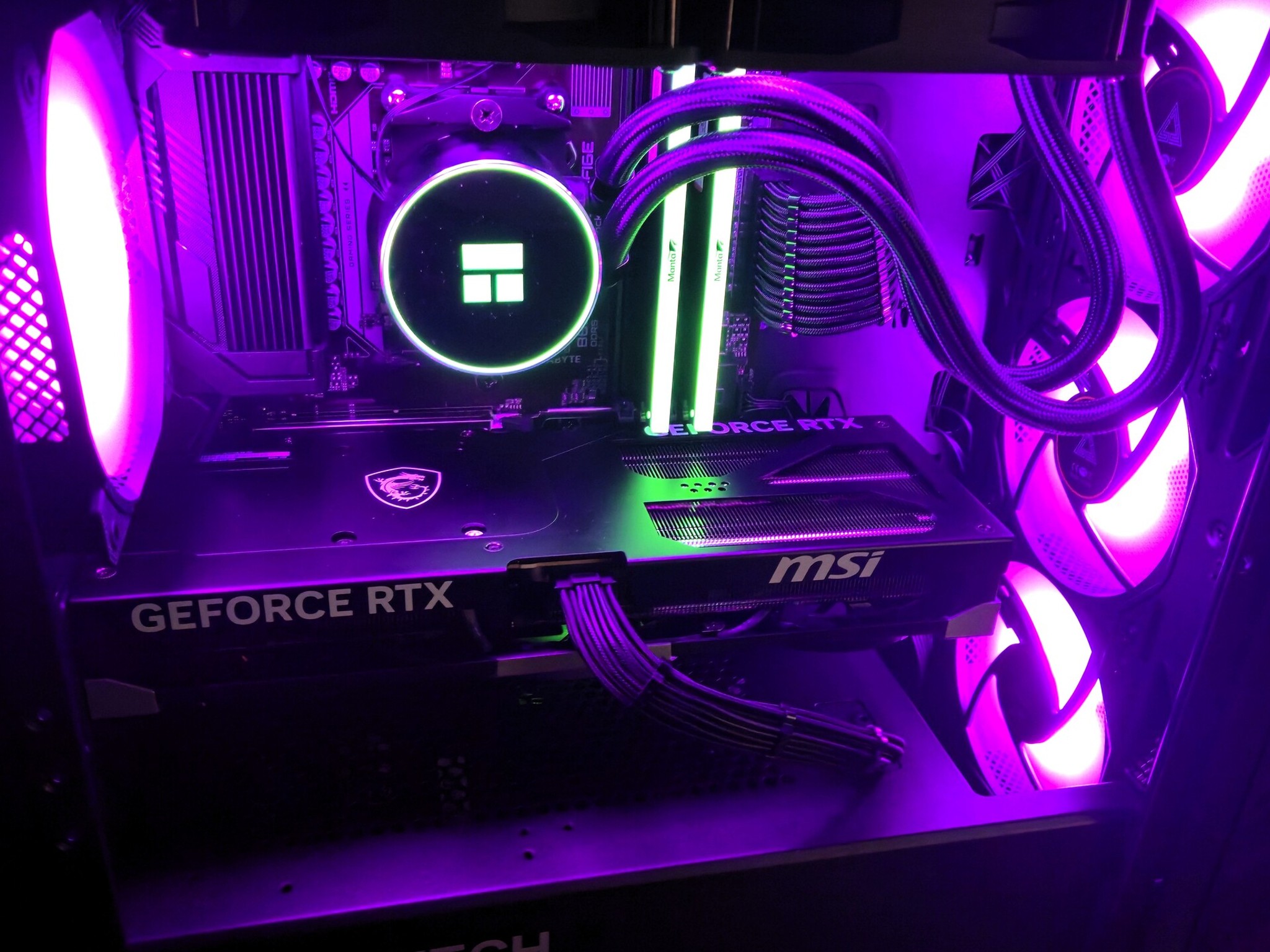 RTX 5070 Ti - 9850X3D - 32GB DDR5 6400 CL32 - 2TB Crucial NVMe