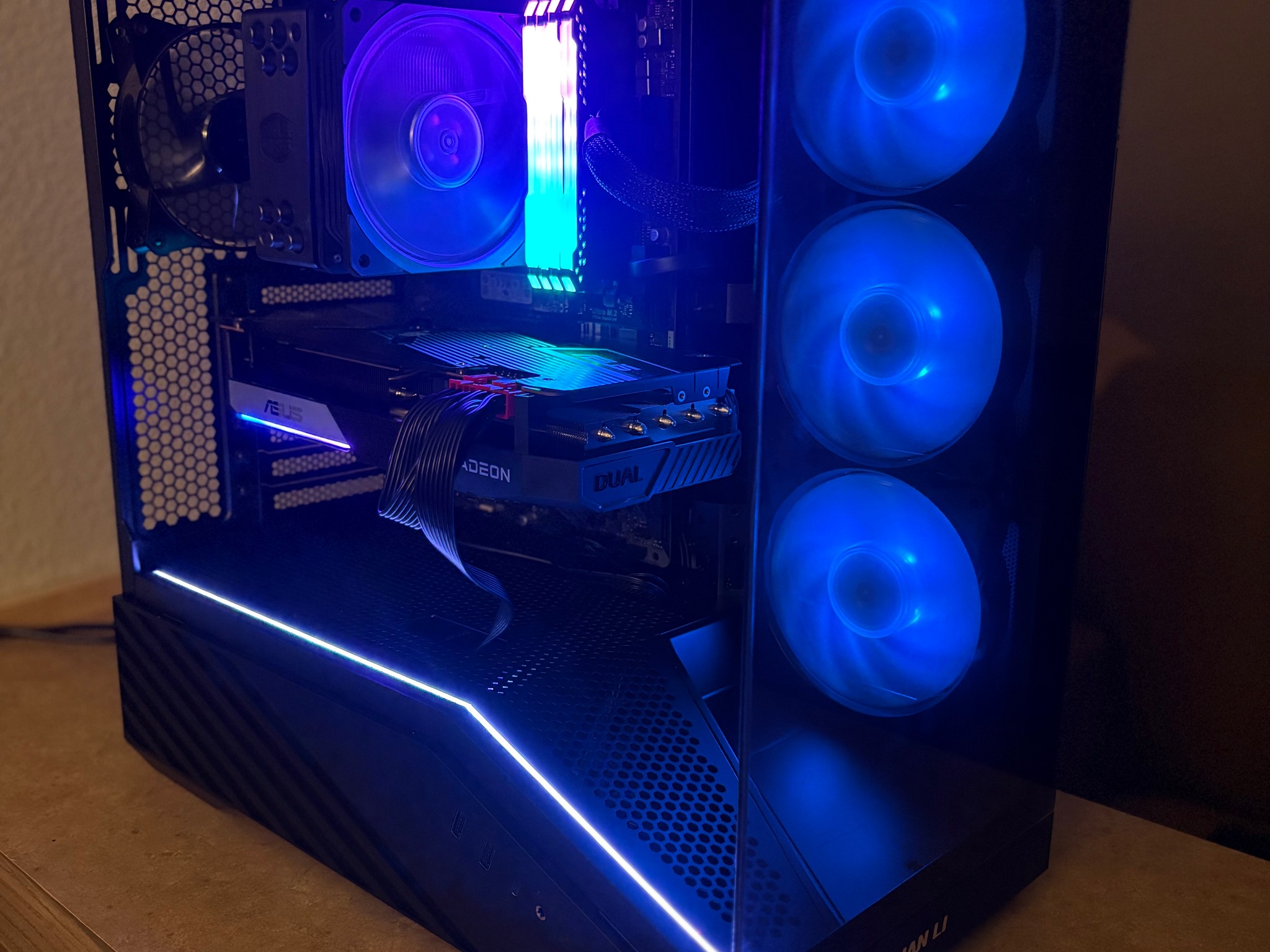 R7 5800X / RX 6750 XT / 32GB RAM / 512GB M.2 SSD