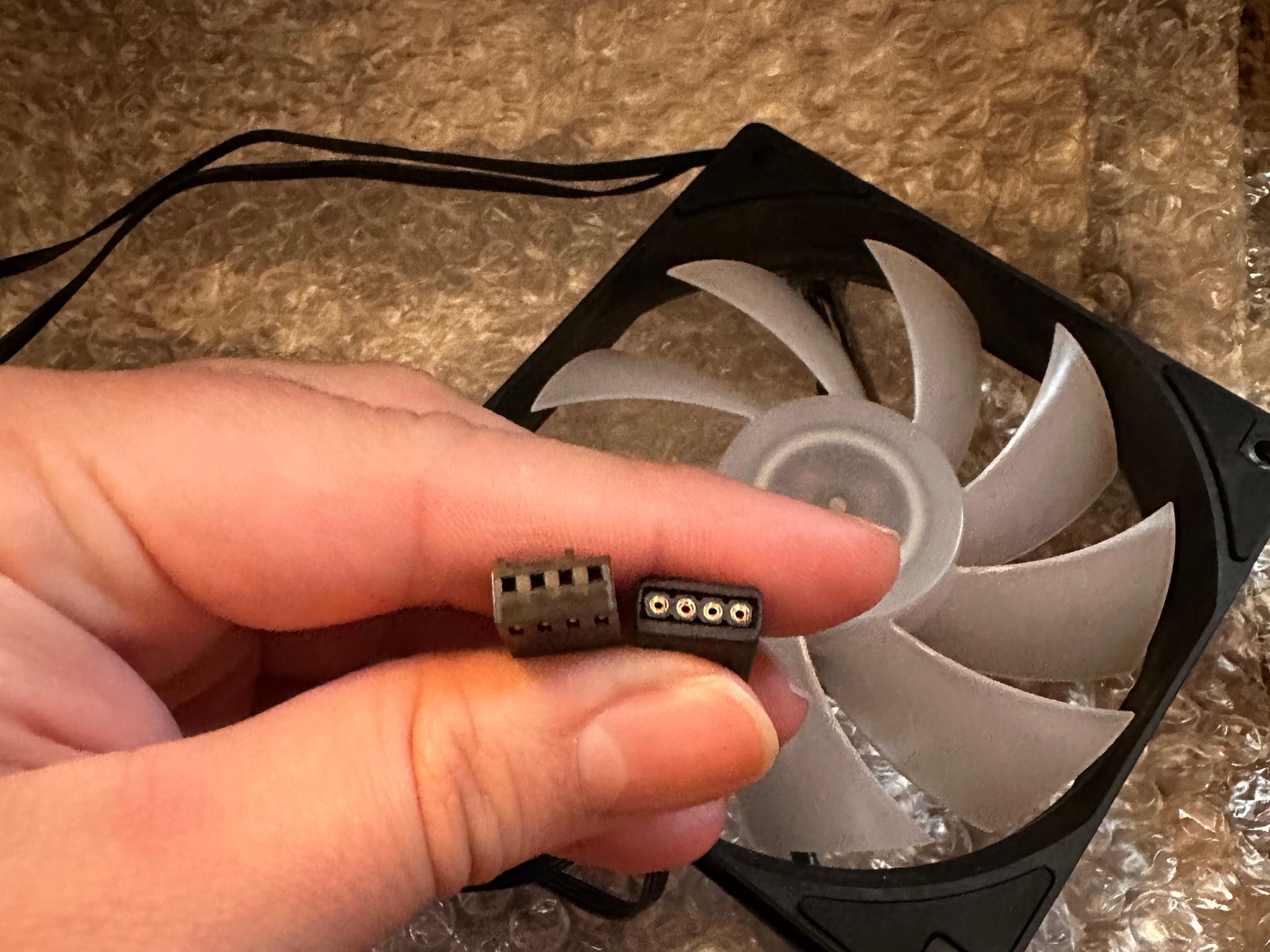 3xAntec Fans, P12 12v RGB