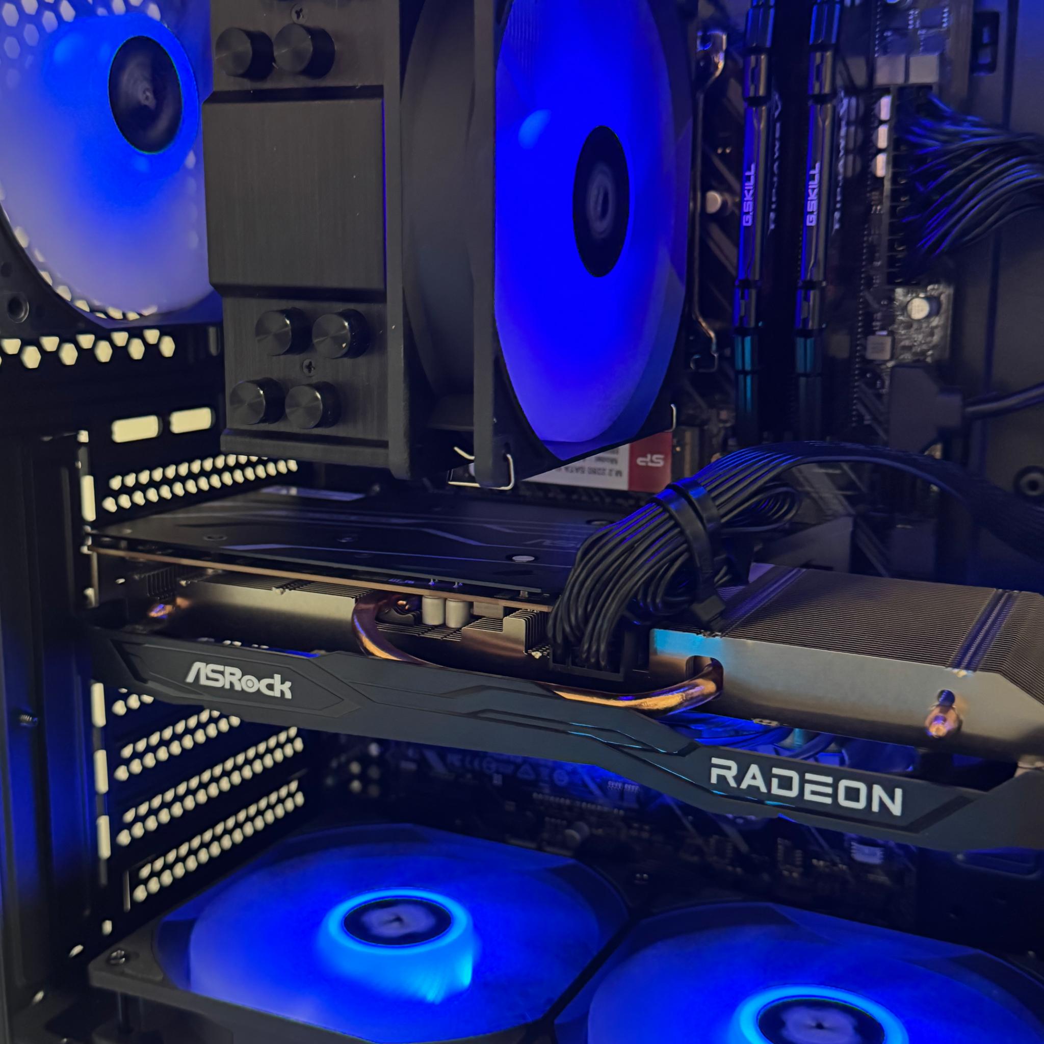 i9 9900, 32 GB DDR4 RAM, RX 6600 8 GB 1 TB M.2