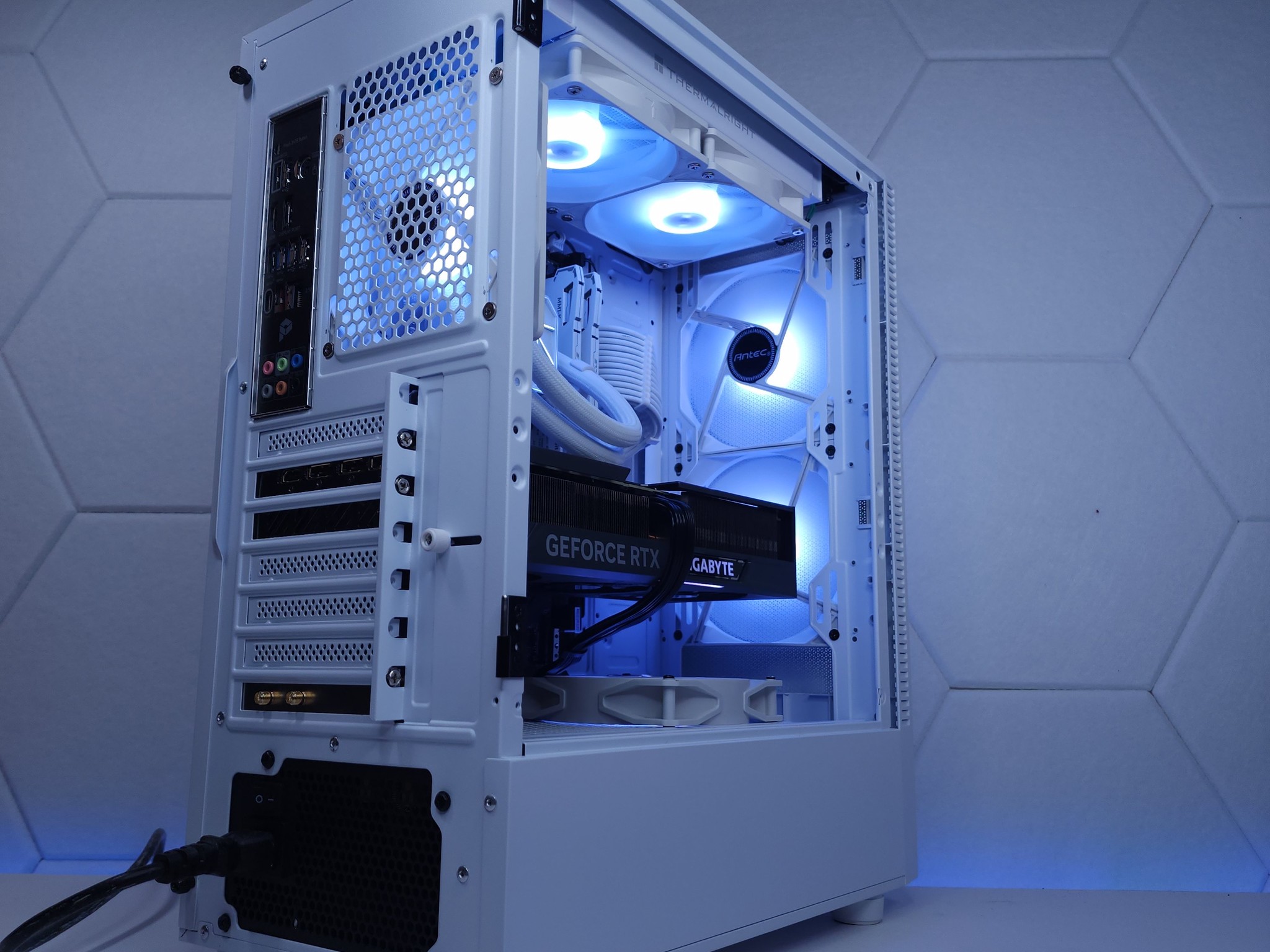 🤍🤍RTX 4070 Ti | Core i7 12700KF | 32GB 3200MHz | 1TB NVMe SSD Gen 4