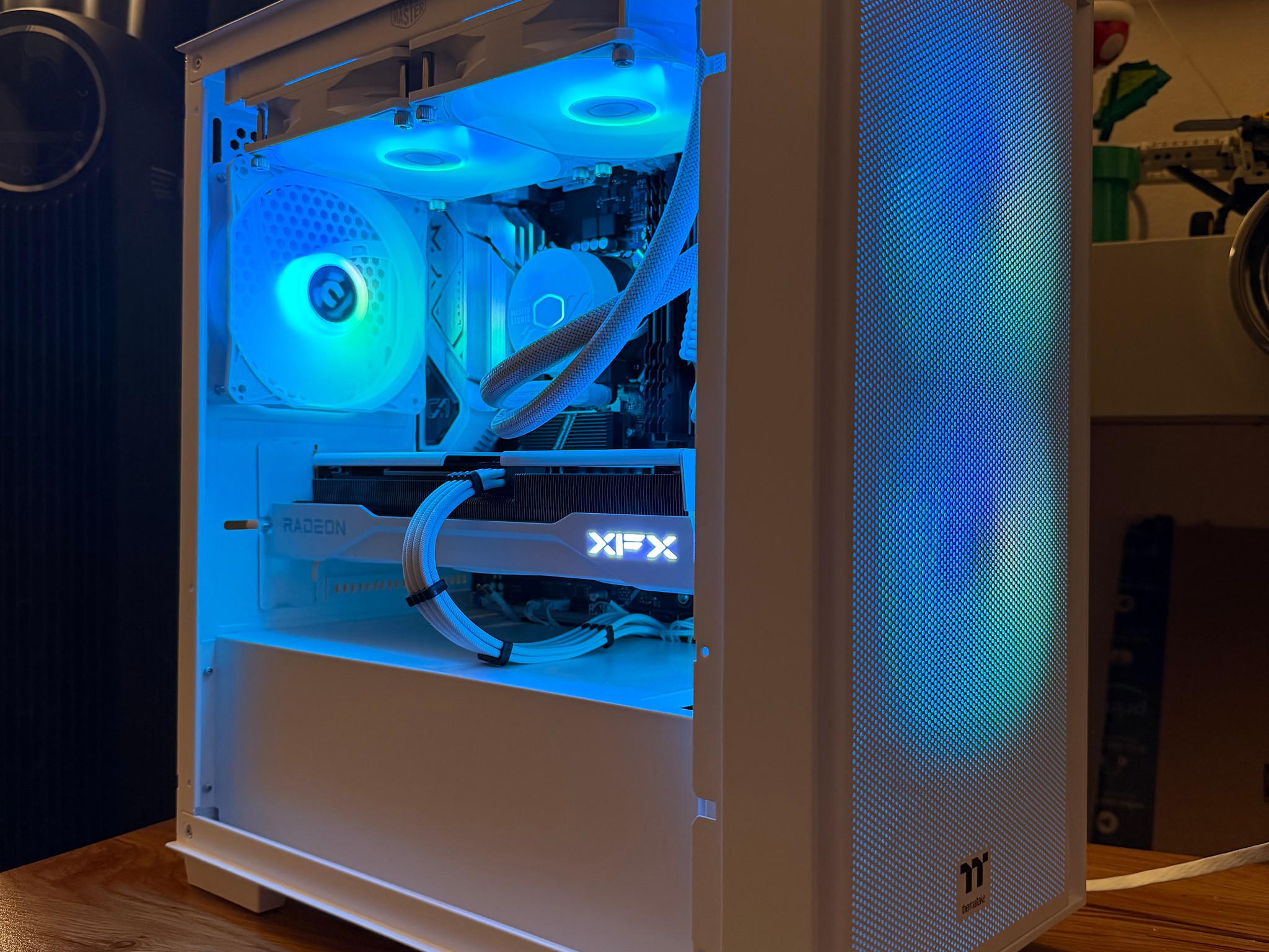 ❄️🧊 White Out 🧊❄️ Intel Gaming PC! i5-13600K | 9060XT 16GB | 1TB SSD | 32GB DDR4 | Free Shipping!