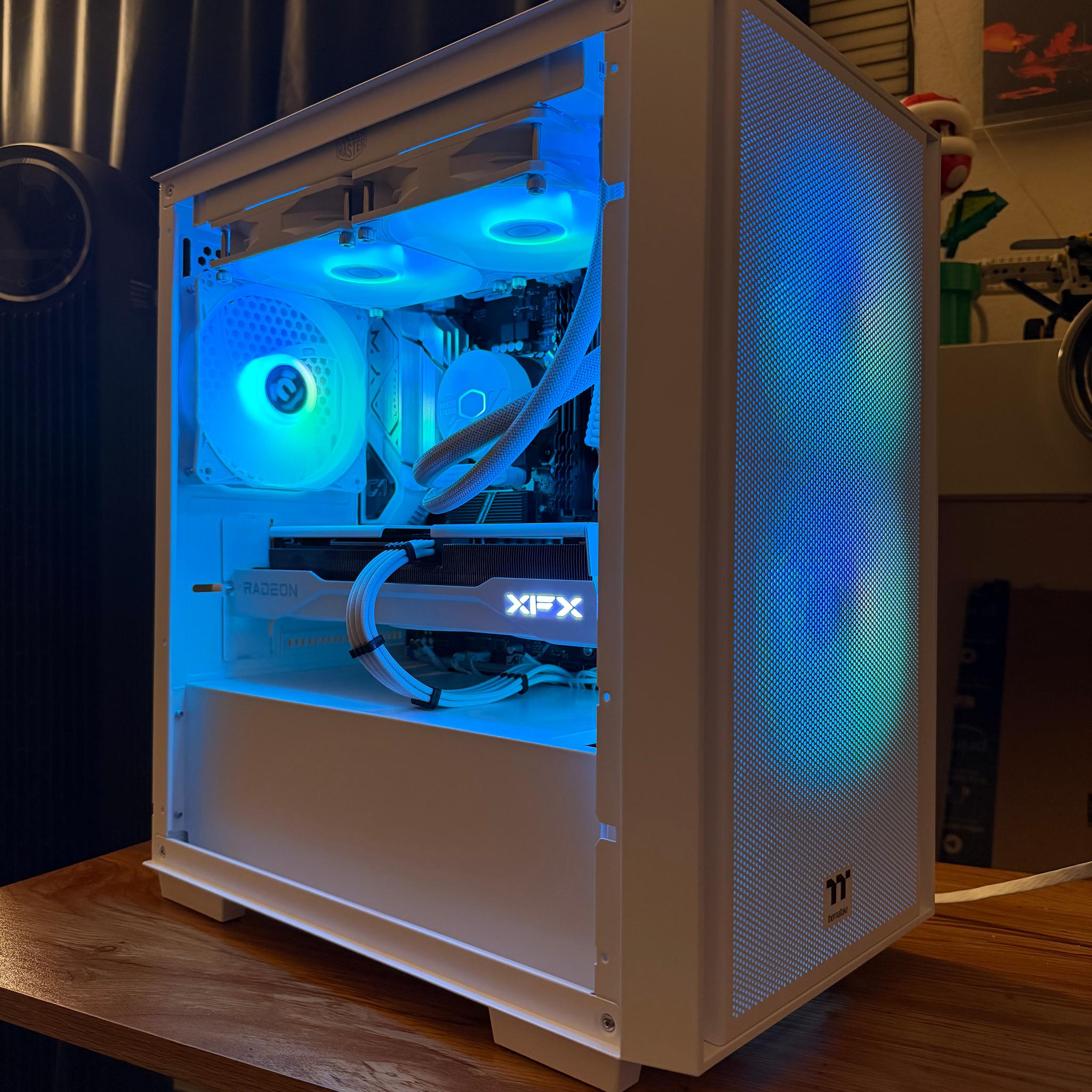 ❄️🧊 White Out 🧊❄️ Intel Gaming PC! i5-13600K | 9060XT 16GB | 1TB SSD | 32GB DDR4 | Free Shipping!