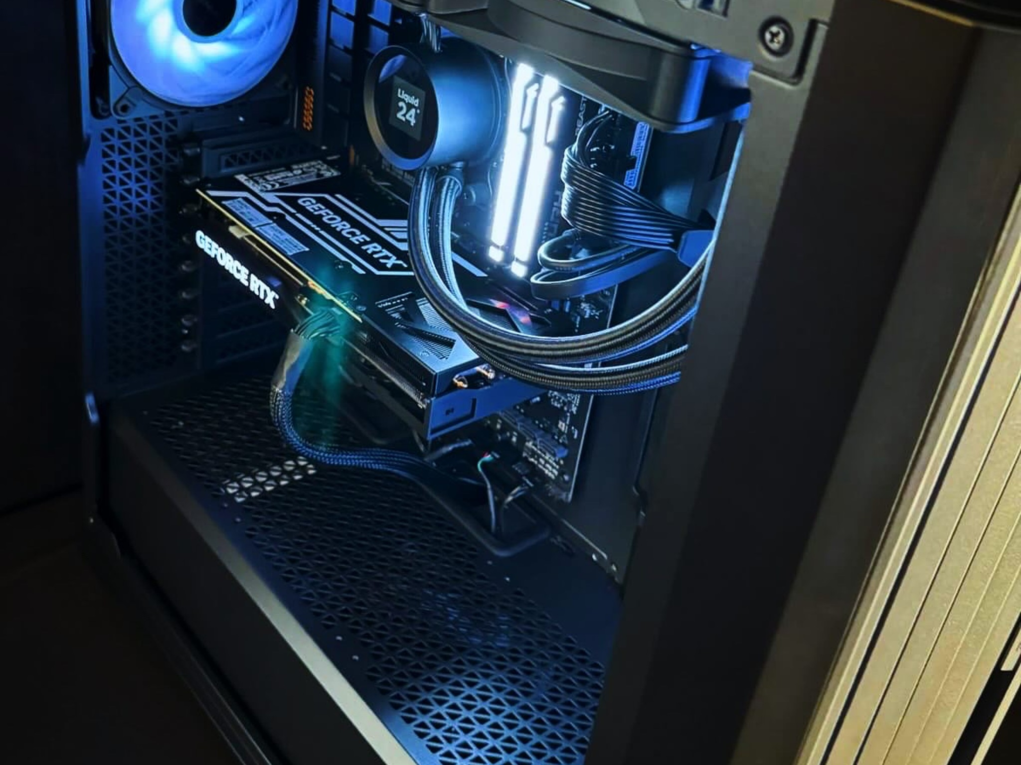 Huge Sale! Ryzen 7 7800x3D / Nvidia RTX 4070 Super Asus TUF Gaming B650-E Wifi 32GB DDR5 aRGB