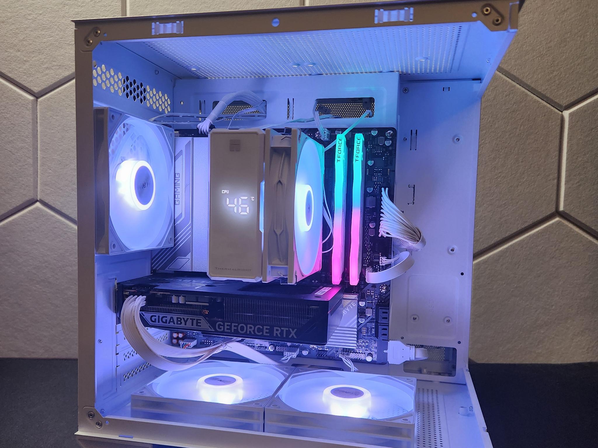 "Frosty" RTX 5060| Ryzen 5 7600X | 16GB DDR5 | 1TB SSD | WIFI+BT