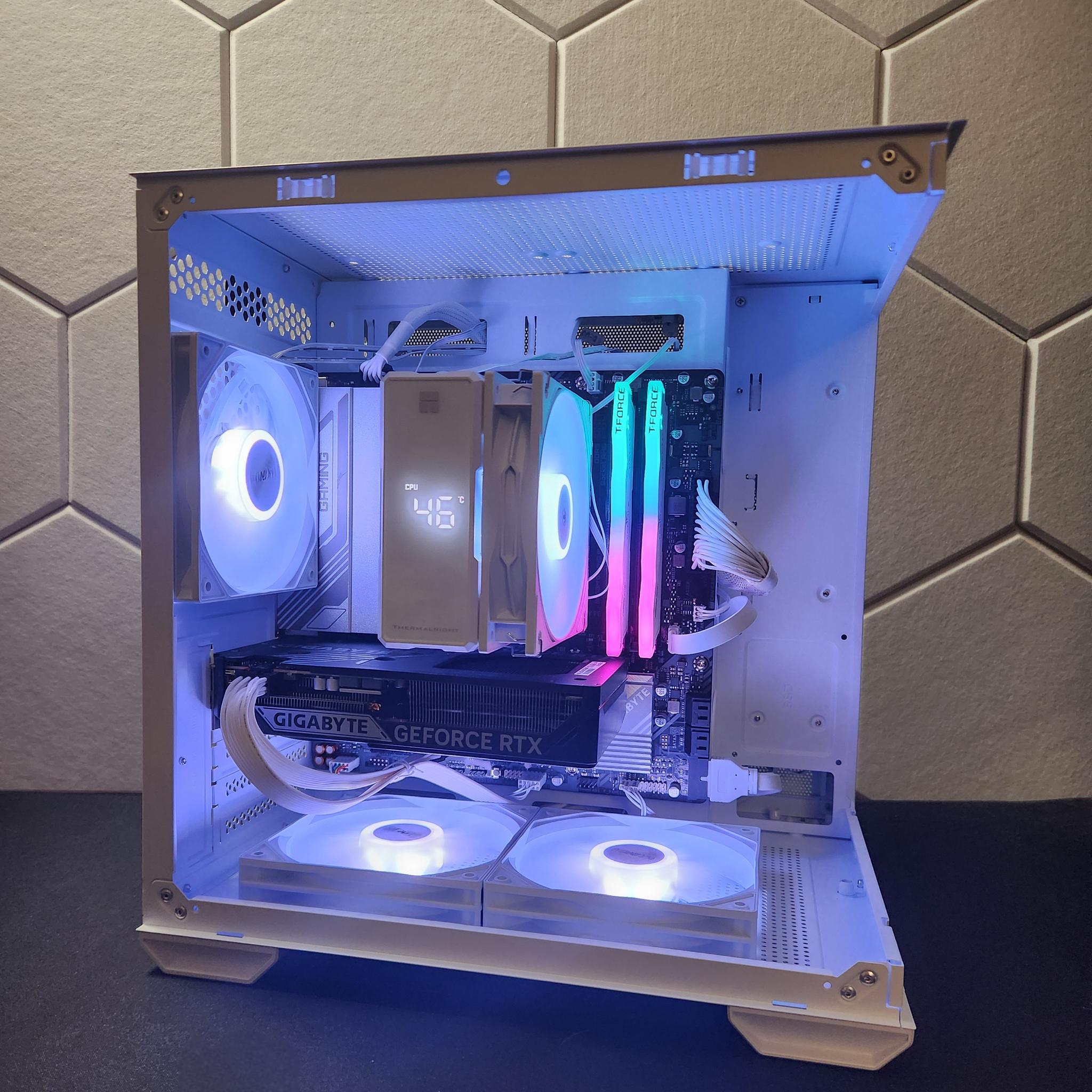 "Frosty" RTX 5060| Ryzen 5 7600X | 16GB DDR5 | 1TB SSD | WIFI+BT