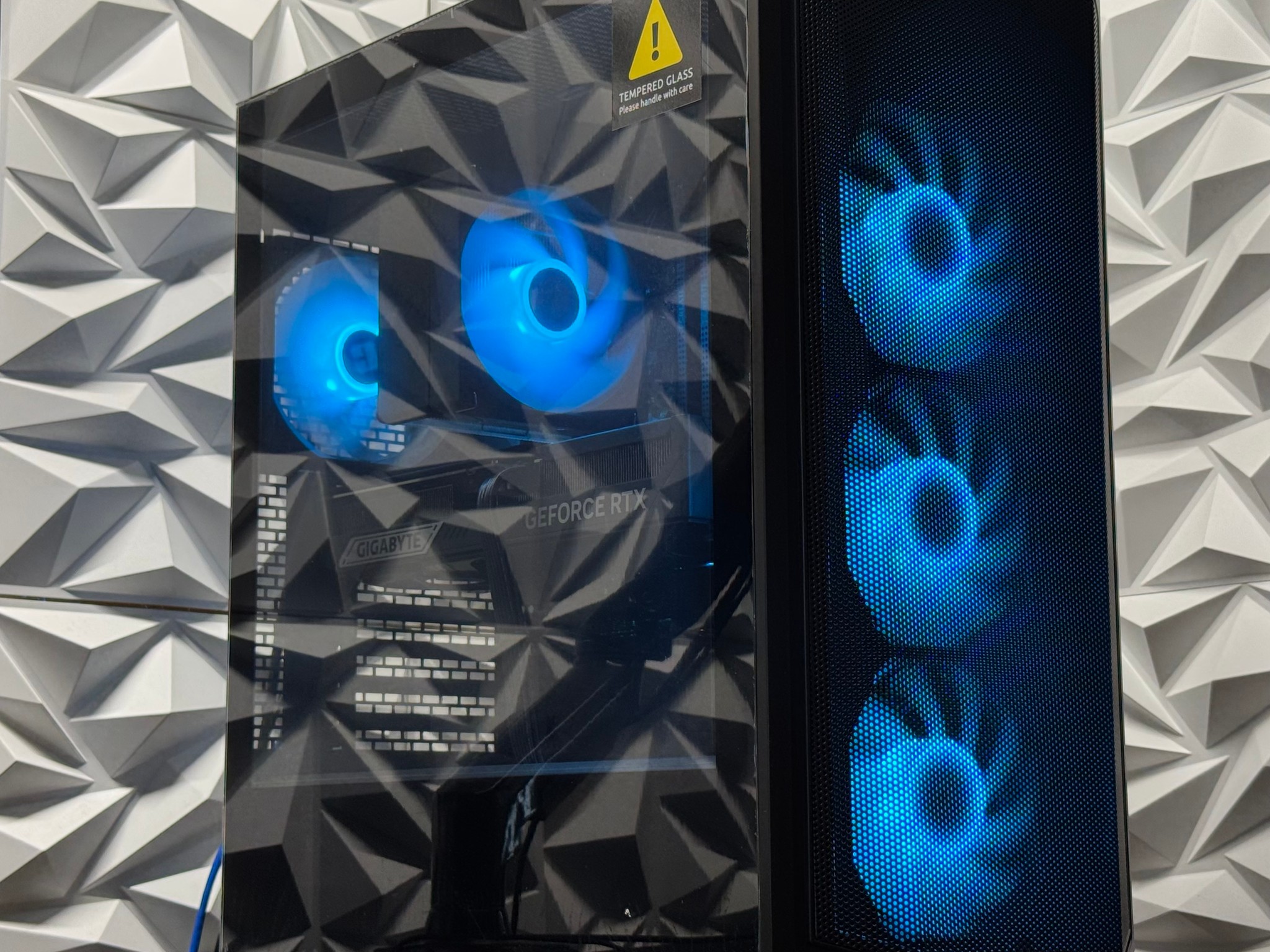 RTX 5070 Ti / Ryzen 7 7800X3D / 32GB DDR5 Ram / 1TB NVMe SSD / Gaming / Creator / Streaming