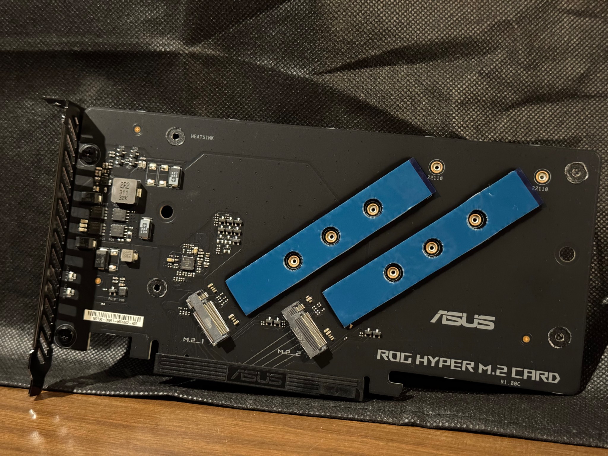 ASUS ROG HYPER M.2 PCIe Card - Gen5 PCIe Ready (2 x M.2 Expansion)