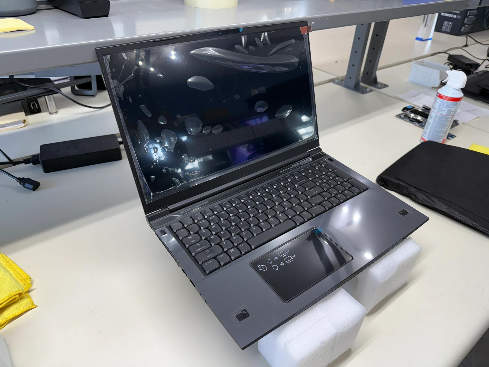 Eluktronics Mech-17, i7-8750H, RTX 2060, 16GB RAM, 512 SSD, 144HZ