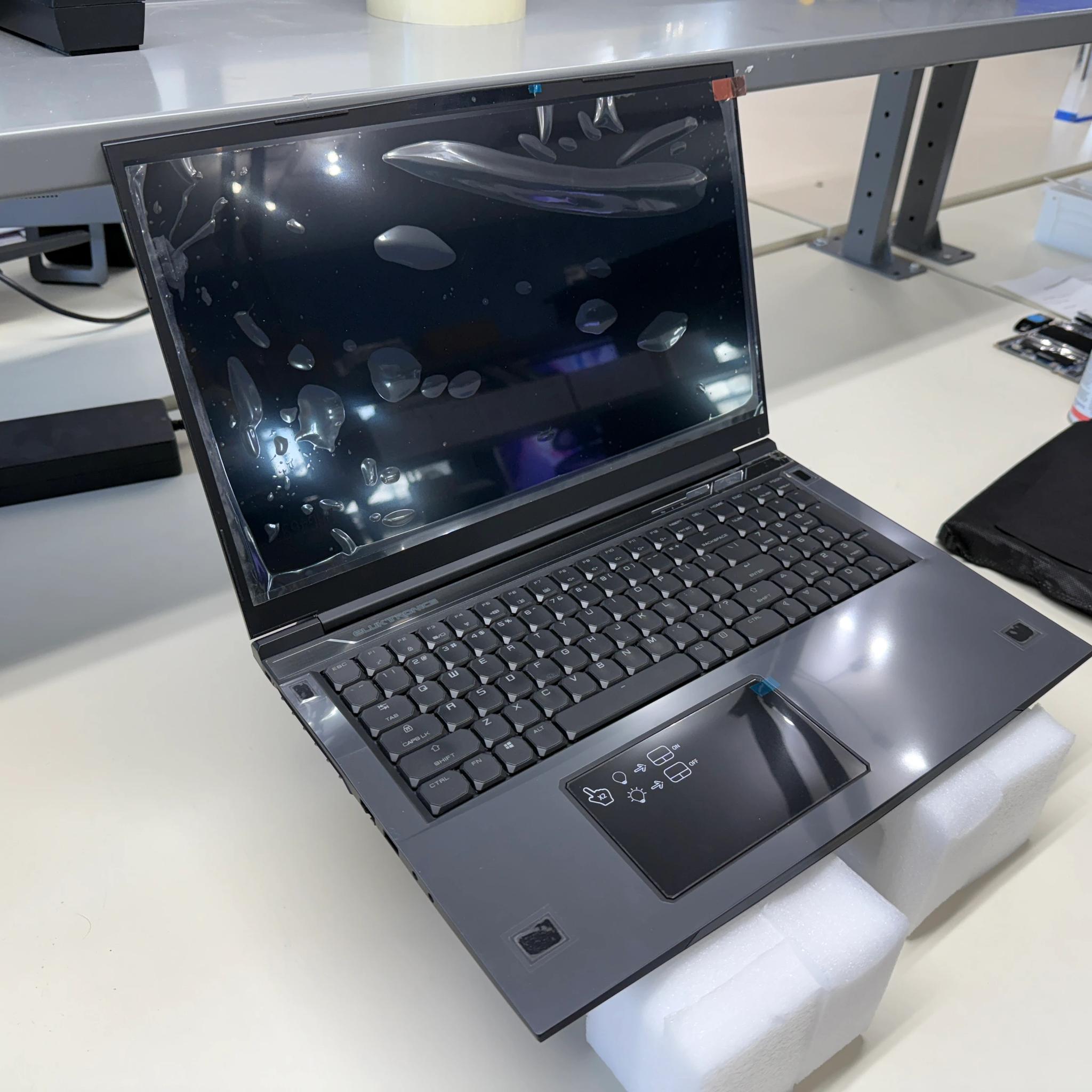 Eluktronics Mech-17, i7-8750H, RTX 2060, 16GB RAM, 512 SSD, 144HZ