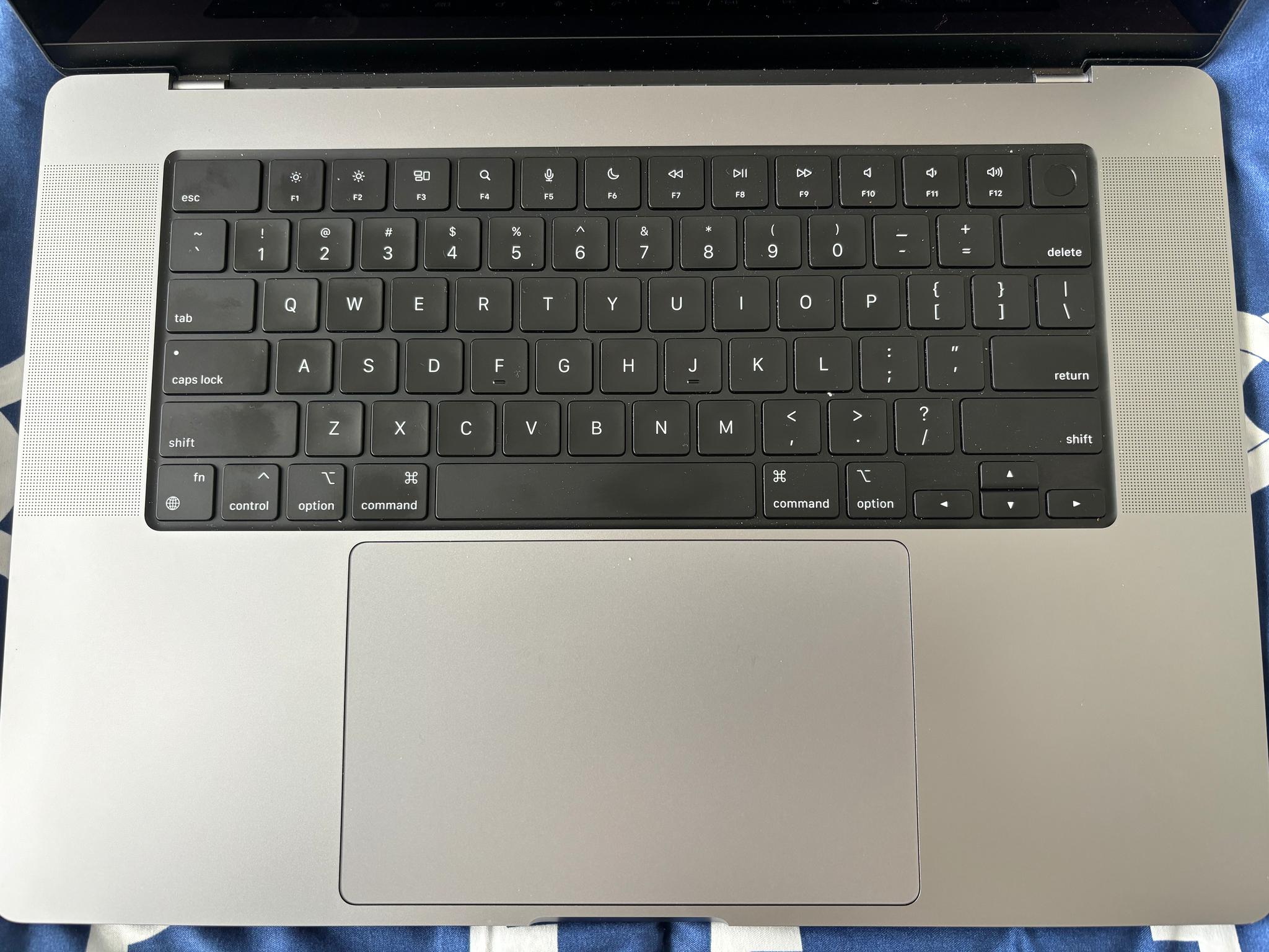 M1 Pro MacBook Pro 16 (Late 2021) - 10 CPU Cores, 16 GPU Cores, 16 GB DDR5, 512 GB SSD