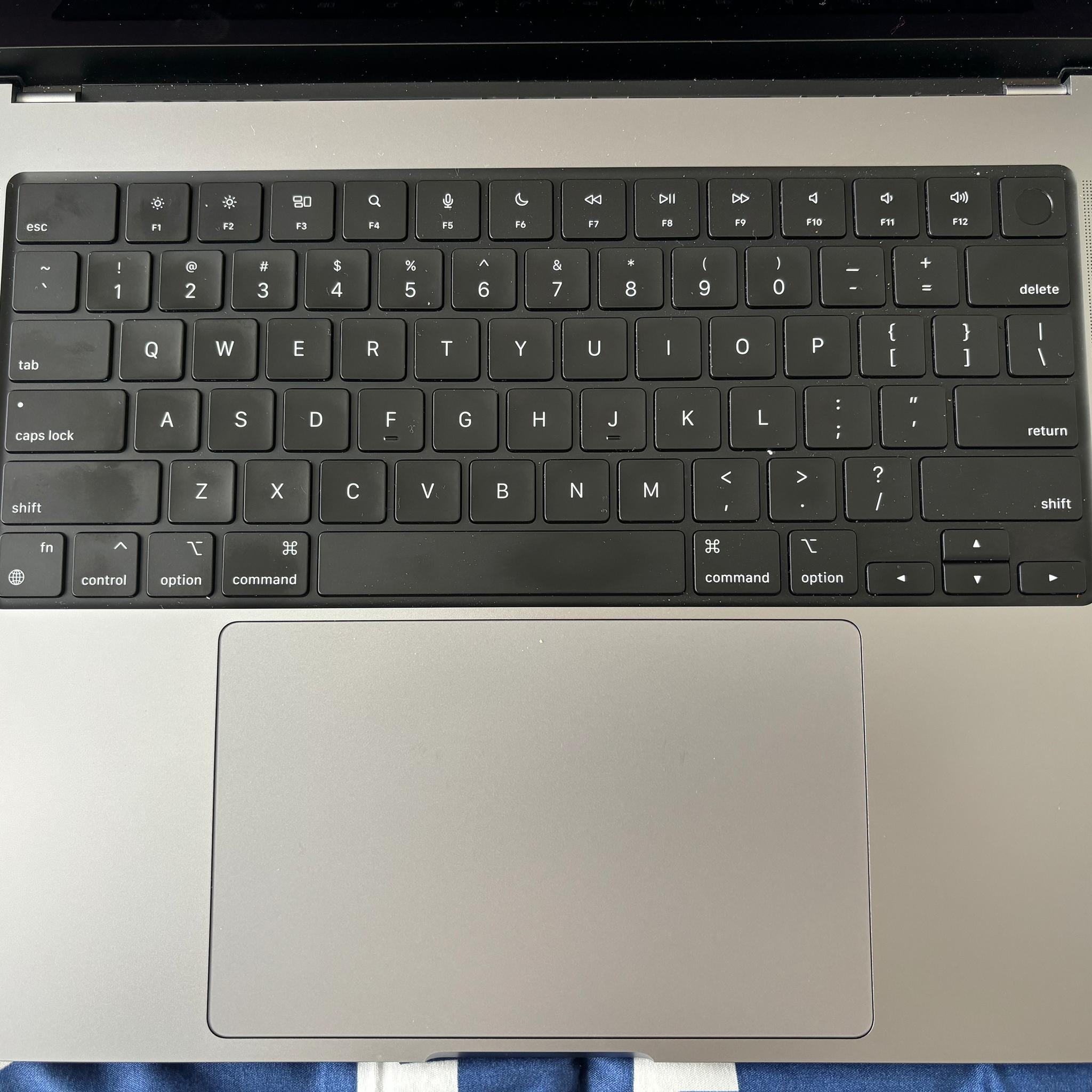 M1 Pro MacBook Pro 16 (Late 2021) - 10 CPU Cores, 16 GPU Cores, 16 GB DDR5, 512 GB SSD