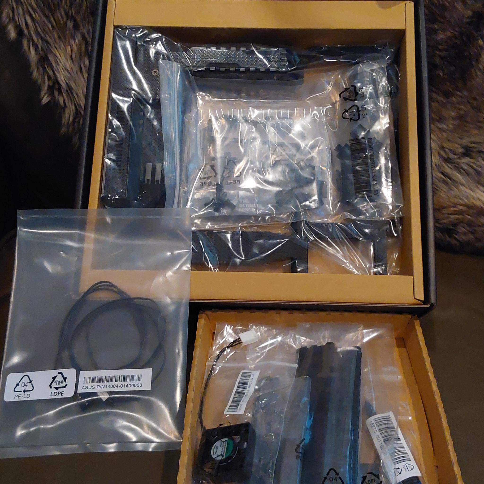 ASUS INTEL Z97 GRYPHON LGA1150 DDR3 mATX MOTHERBOARD WITH INCLUDED ASUS GRYPHON ARMOR KIT