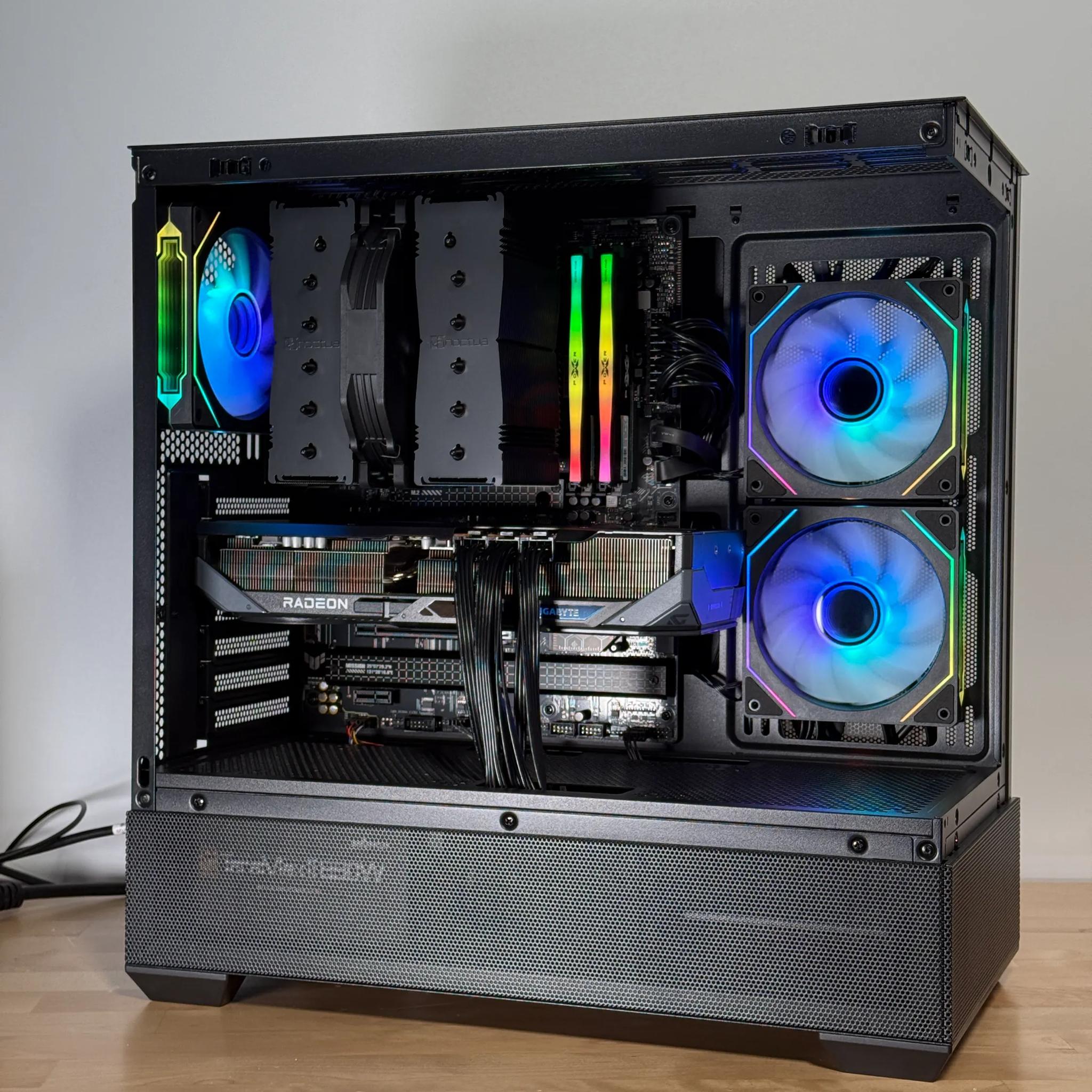 RX 9070XT and Ryzen 9 9900x Gaming PC