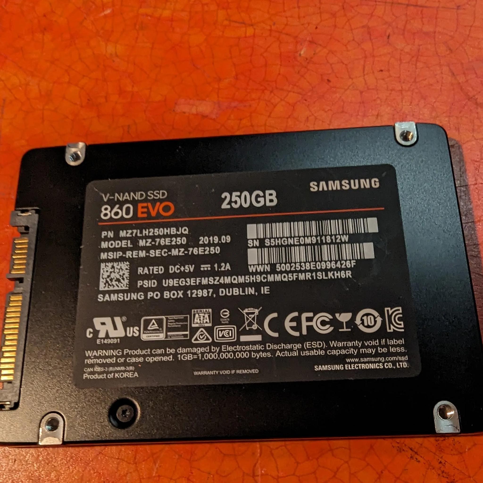 250gb Samsung 860 Evo 2.5" Sata SSD