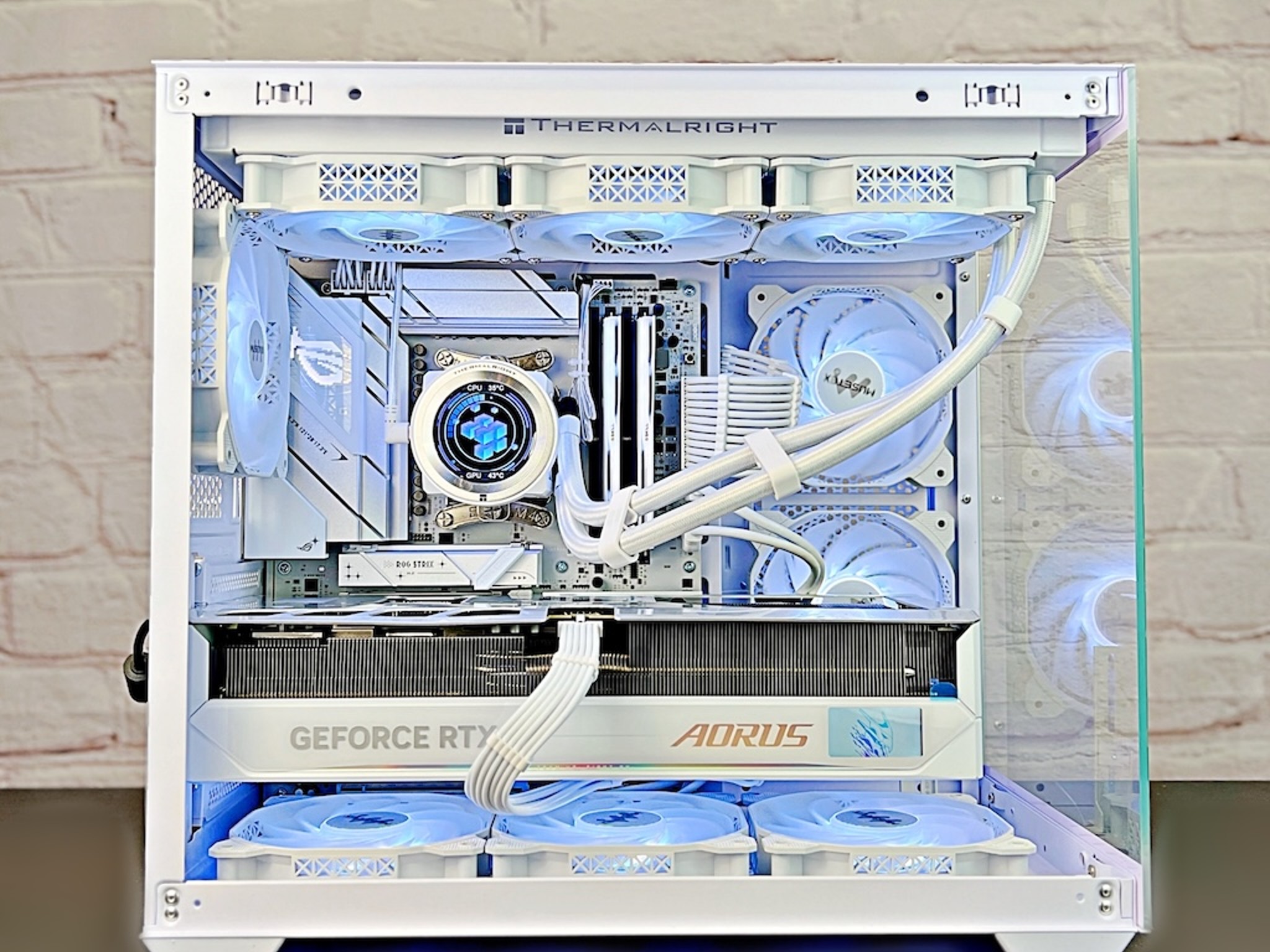 5080 AORUS MASTER ICE Ryzen 7 9800X3D 32GB DDR5 2TB M.2 WIFI 7 Win 11 Pro