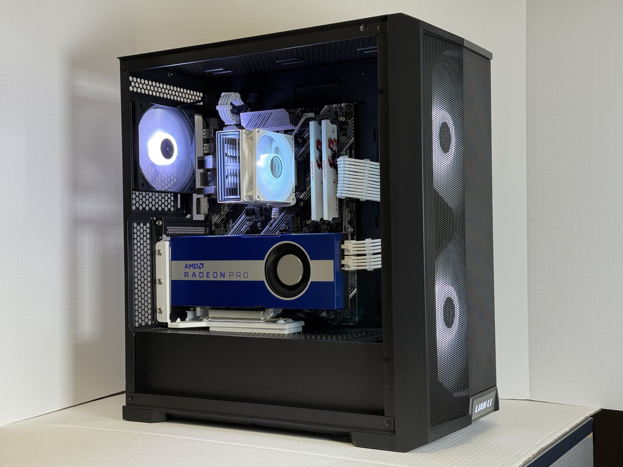 ⚫️⚪️🔵ARCTIC PROX⚫️⚪️🔵 1080p | Ryzen 5 3600 | RX W5700 | 16GB RAM | 1TB NVMe