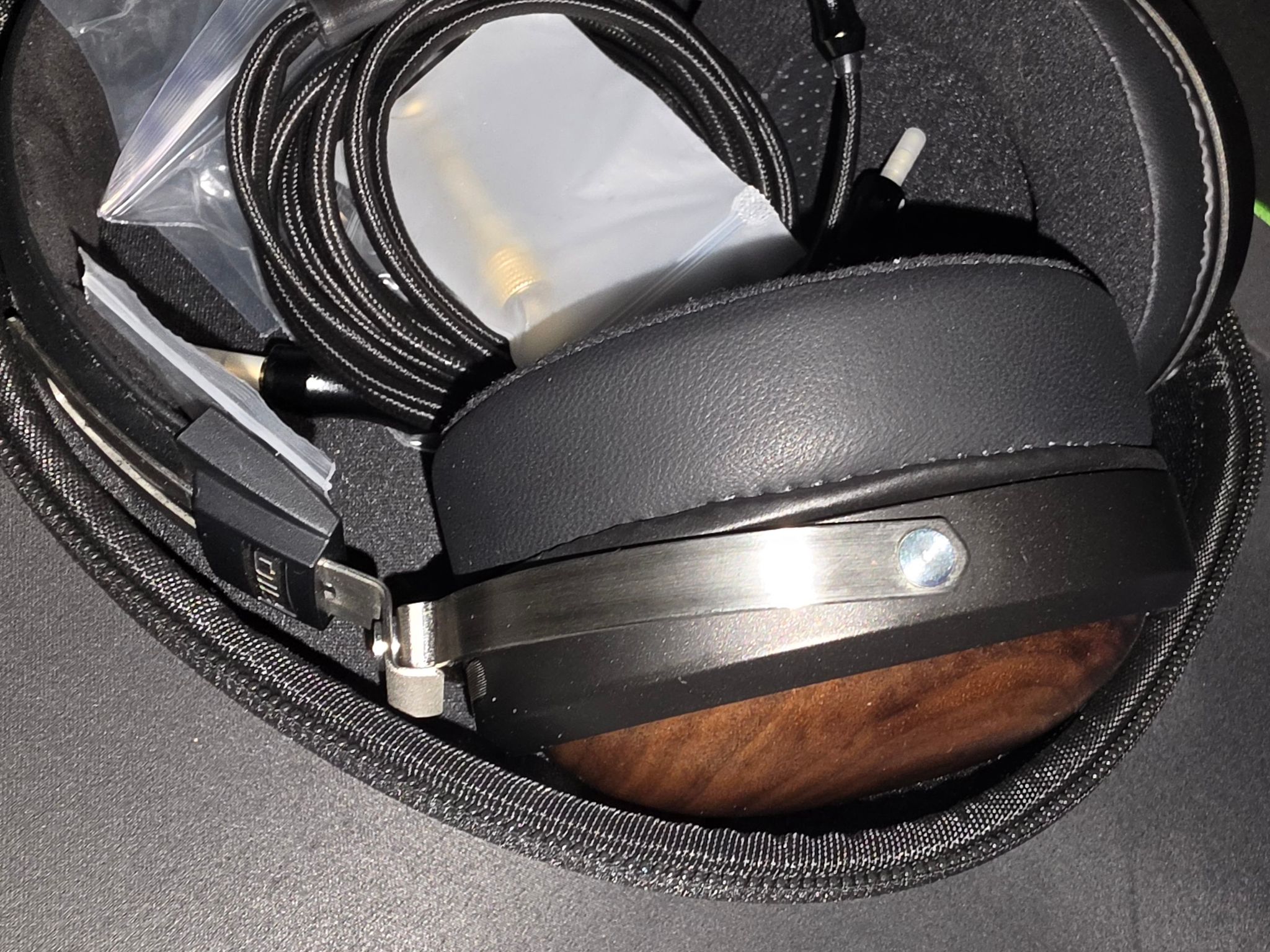 Fiio ft1 closed back headphones walnut with extra dekoni elite pads