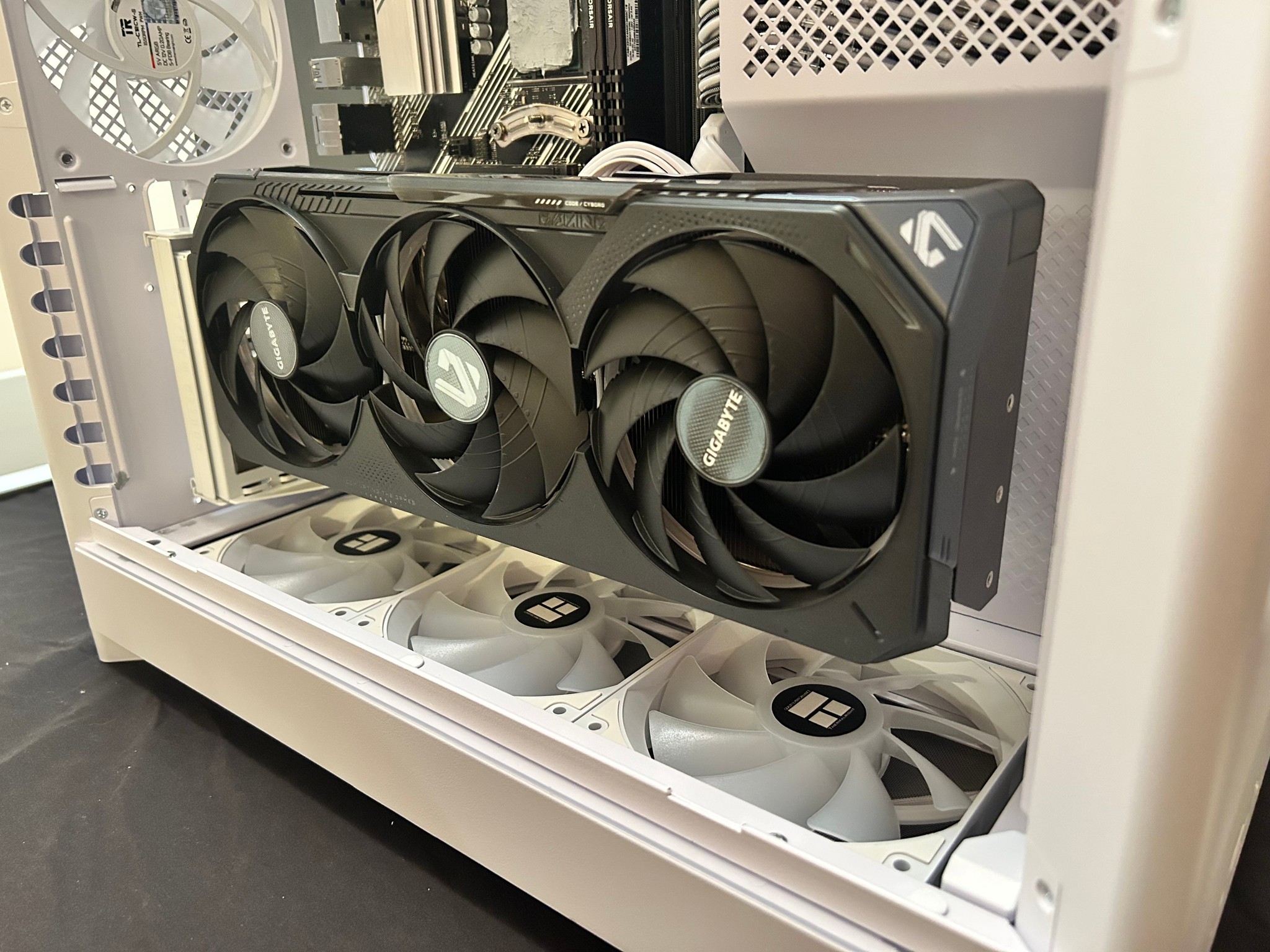 Gigabyte RTX 5070 Ti WindForce OC RGB Edition – 16GB GDDR7 – Excellent Condition