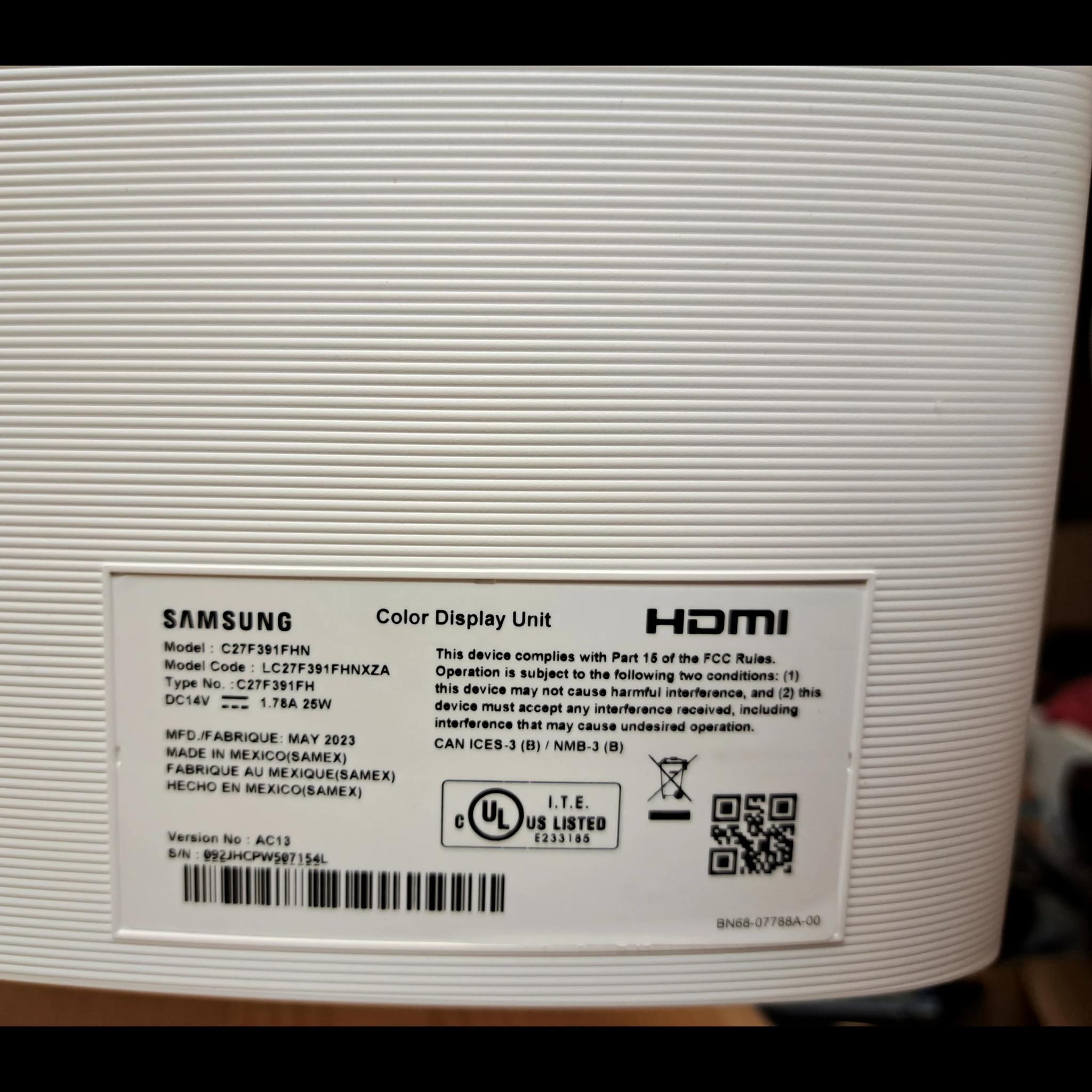 Samsung 27" Essential Curved Gaming Monitor - White