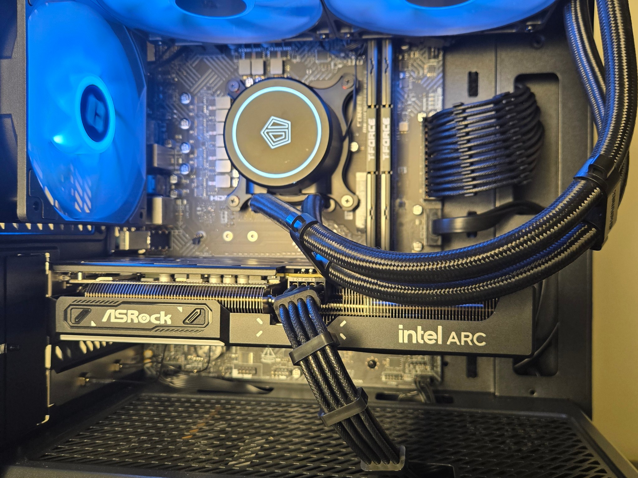 Intel B570 10gb Vram | i5 13400F | 16gb DDR5 | 1tb Storage