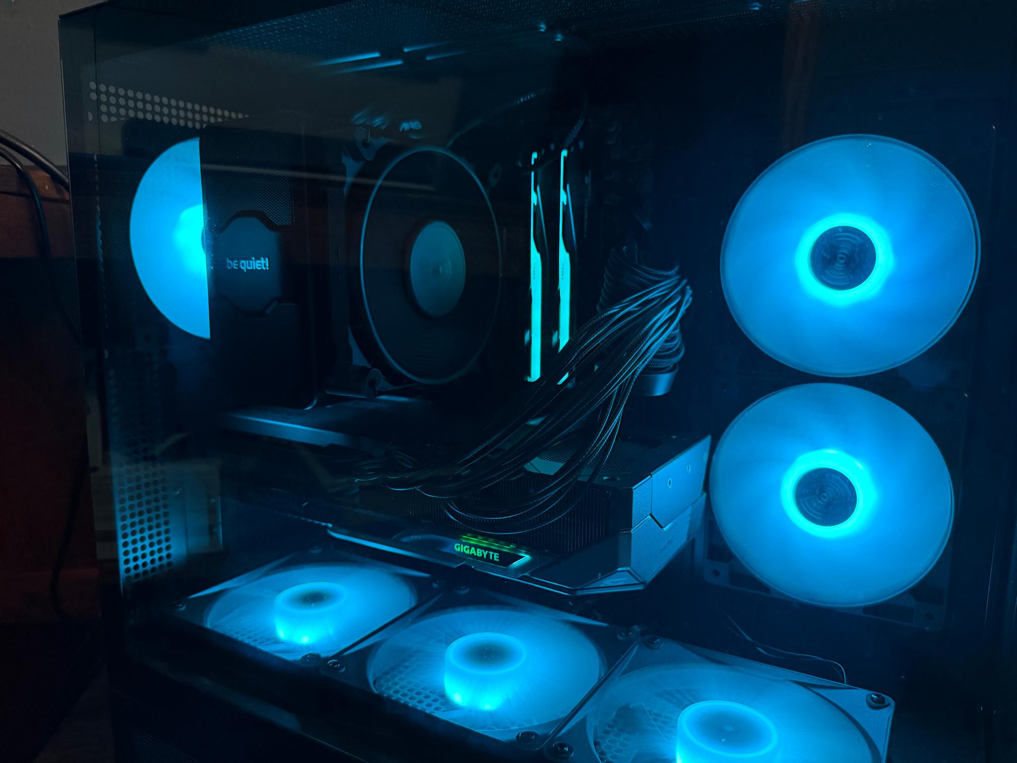 Ryzen 7 7800X3D + RX 9070 XT 16GB