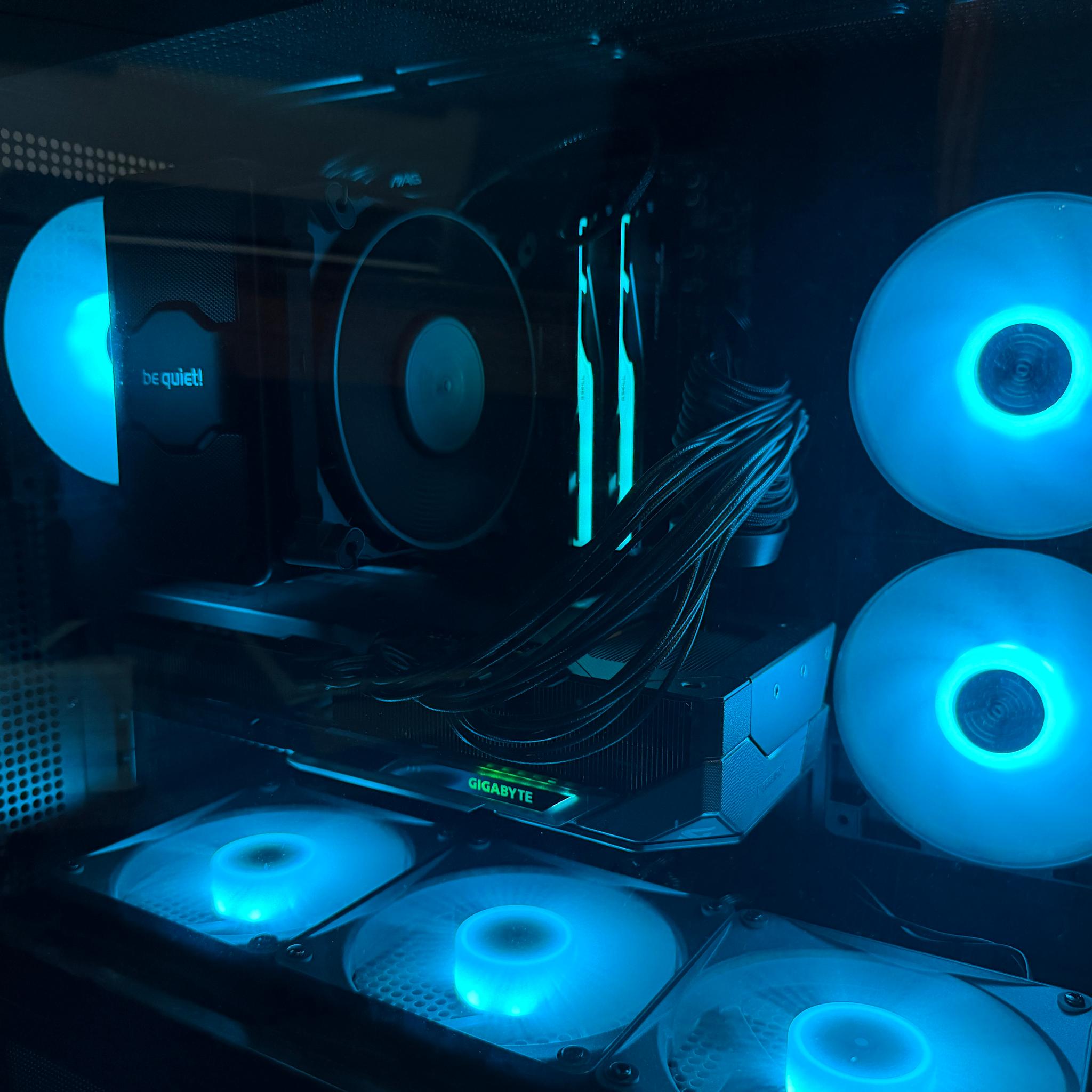 Ryzen 7 7800X3D + RX 9070 XT 16GB