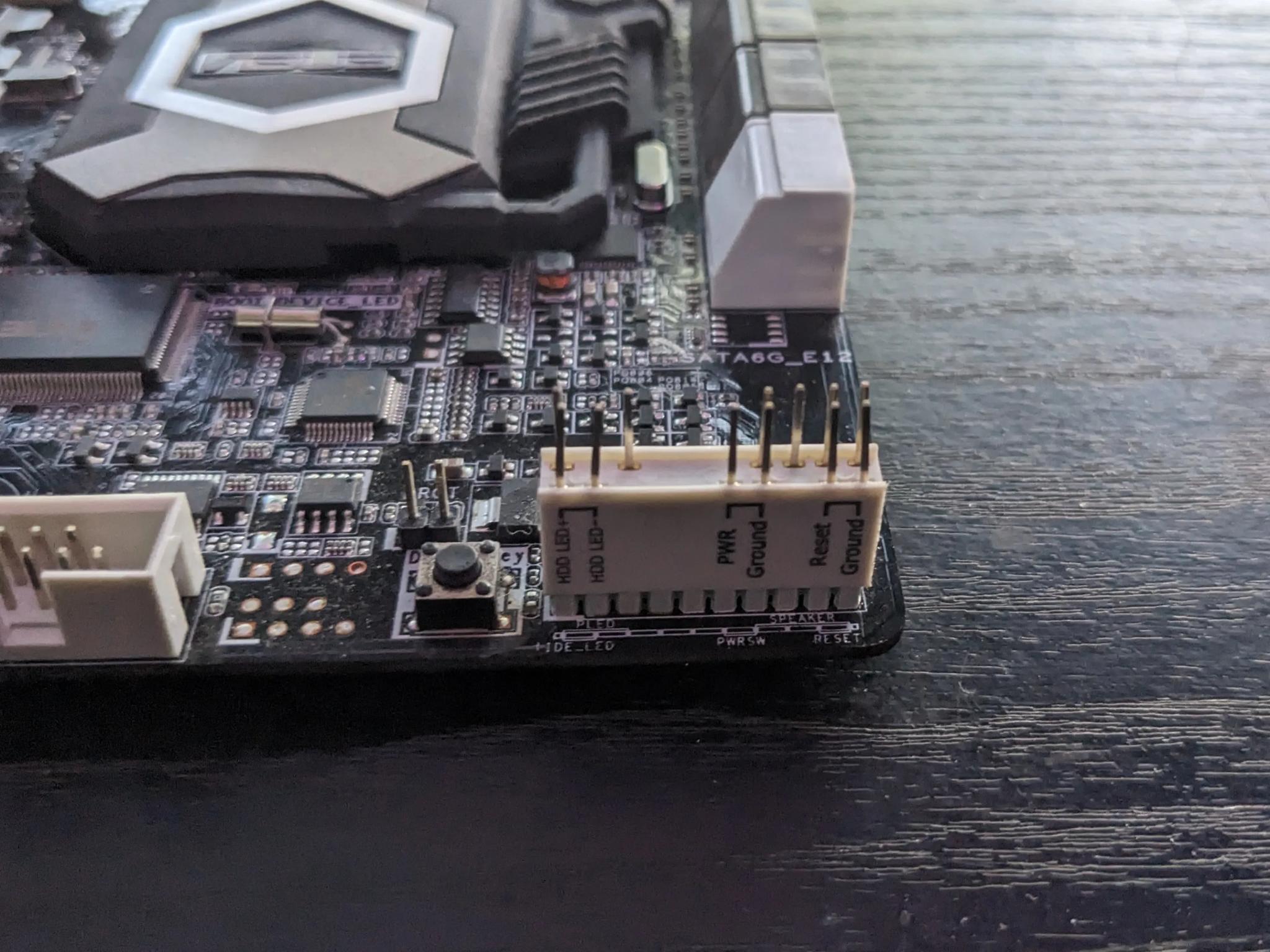 ASUS SABERTOOTH 990FX R2.0 AMD AM3+ Motherboard w/ IO Shield