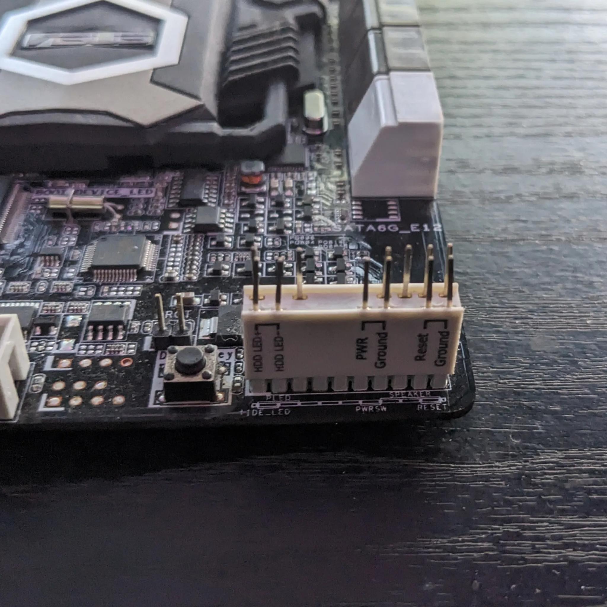 ASUS SABERTOOTH 990FX R2.0 AMD AM3+ Motherboard w/ IO Shield