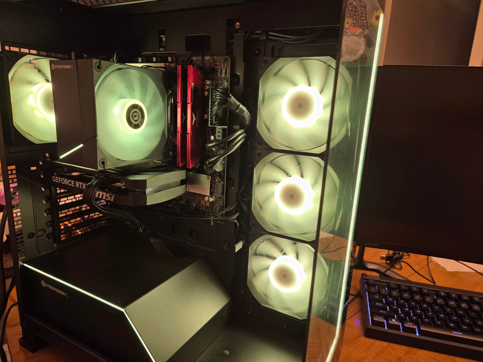 CyberPower Gamer Xtreme INTEL Core U5 225F | RTX 5060 8GB | 32GB DDR5 6400mhz | 2TB NVMe | RGB Win11