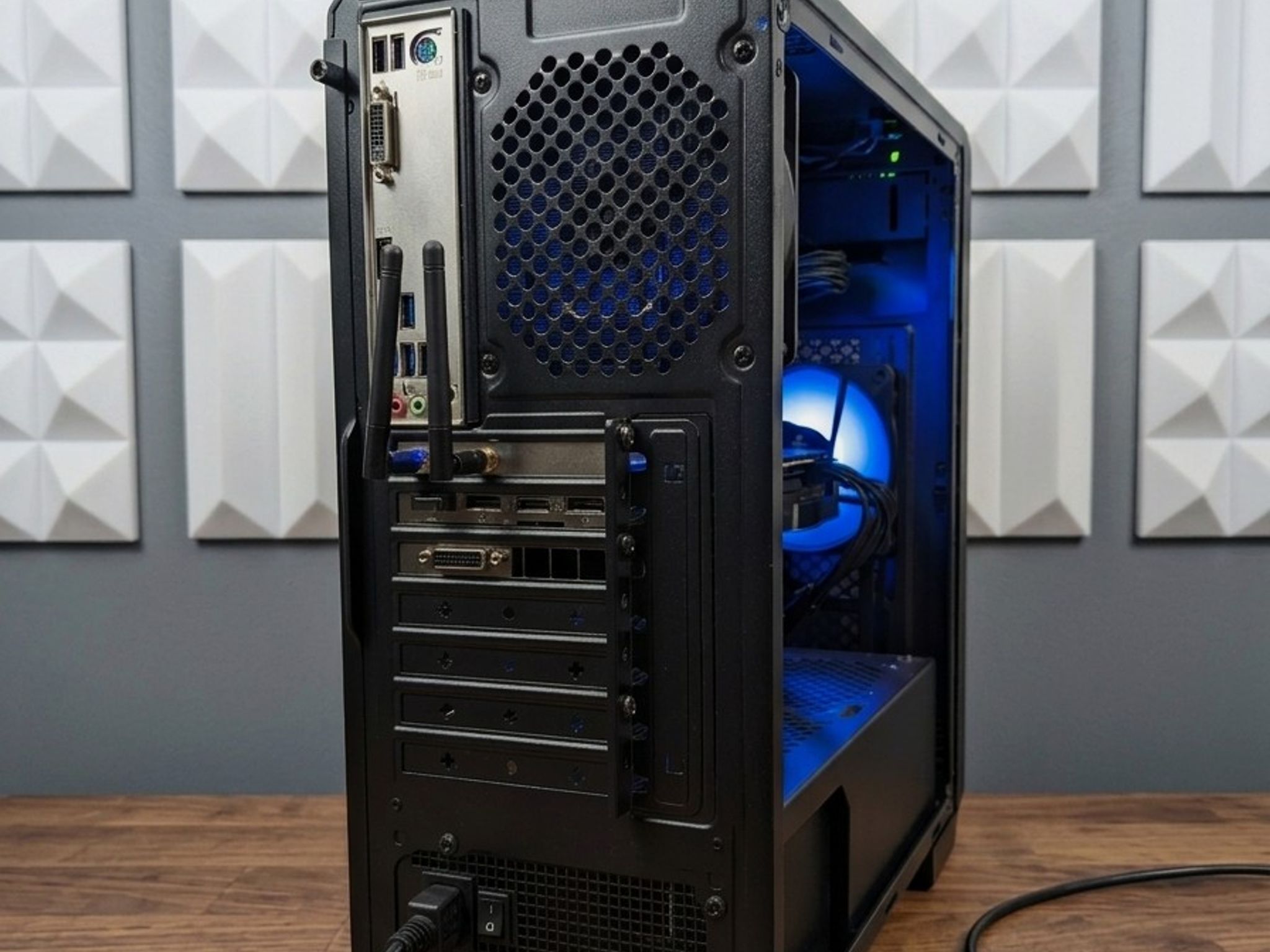 GAMING PC/GTX 1070Ti/8700K/16GB/512GB SSD/WIFI&BT