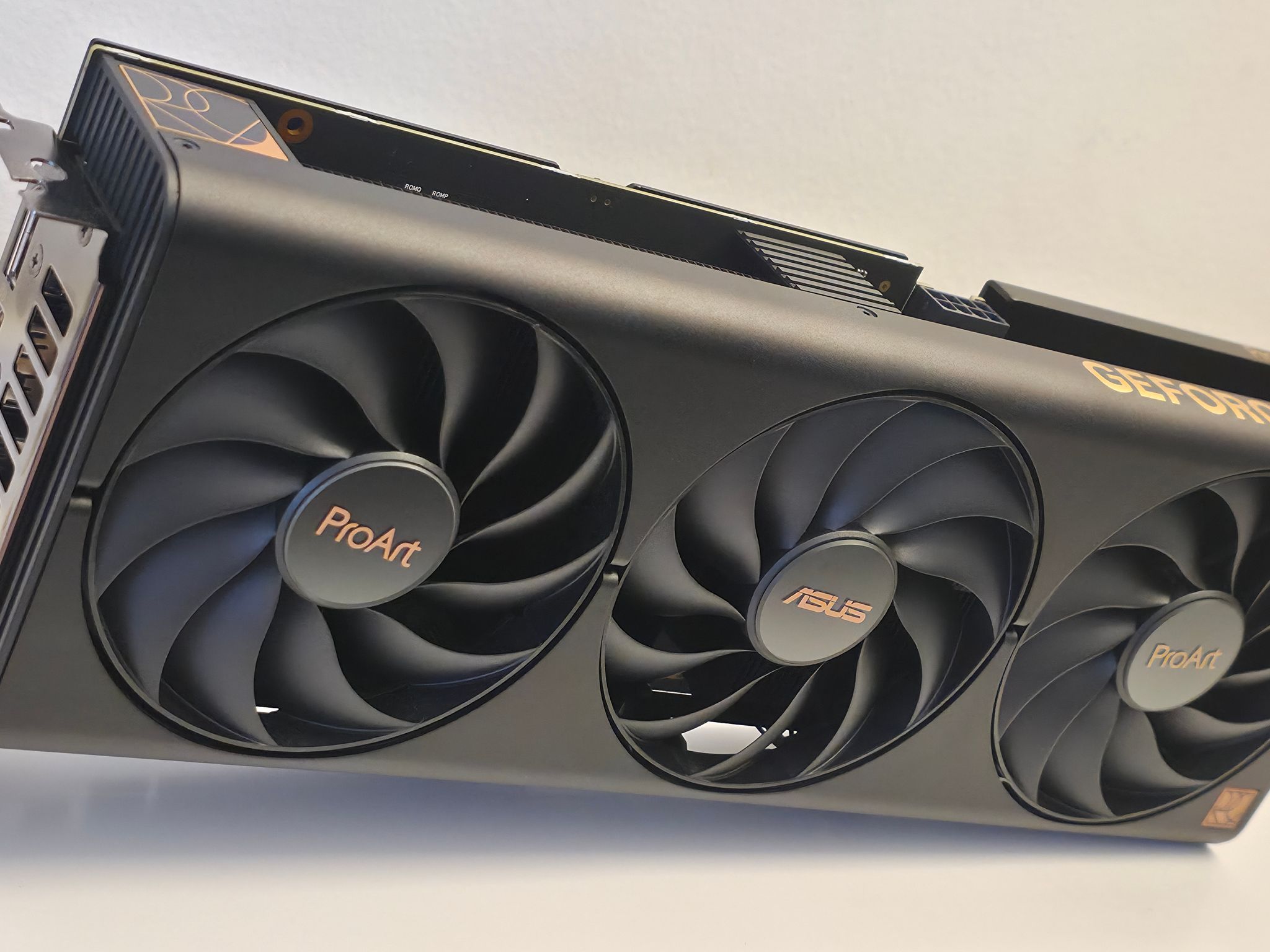 Like-new ASUS ProArt GeForce RTX 4060 OC Edition (8GB GDDR6) — PROART-RTX4060-O8G