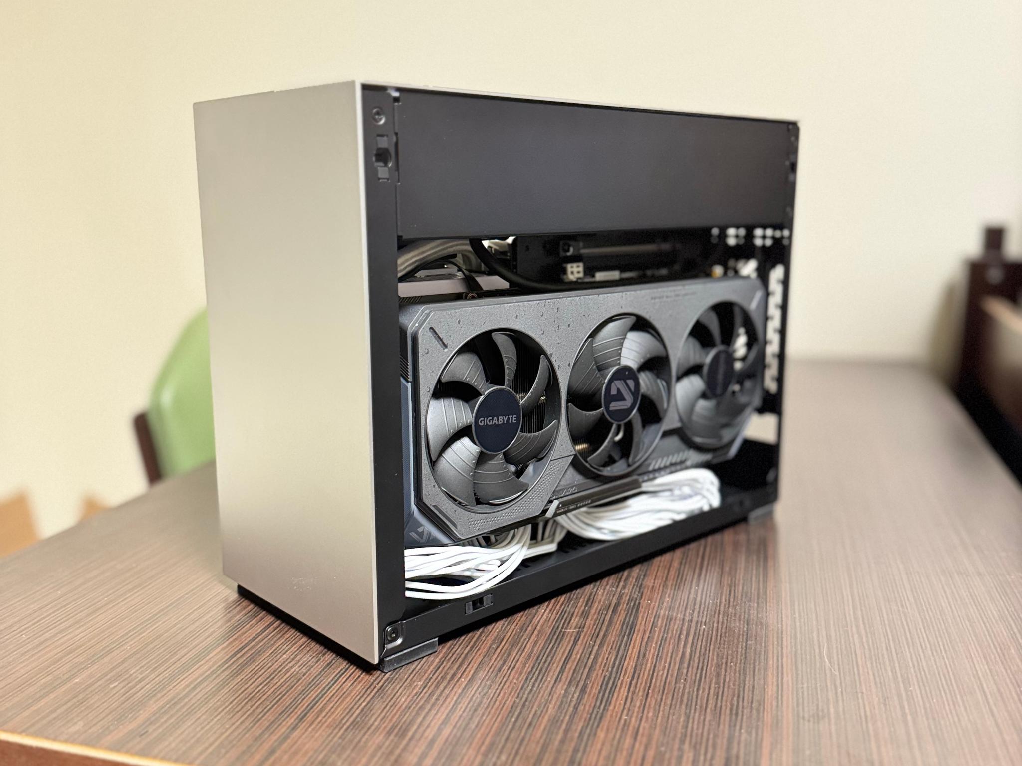Ryzen 9 9900X | RX 9070 | 48GB DDR5 (7600 MT/s) | 2 TB SSD | 750W Gold SFX PSU | Lian-Li A4-H2O