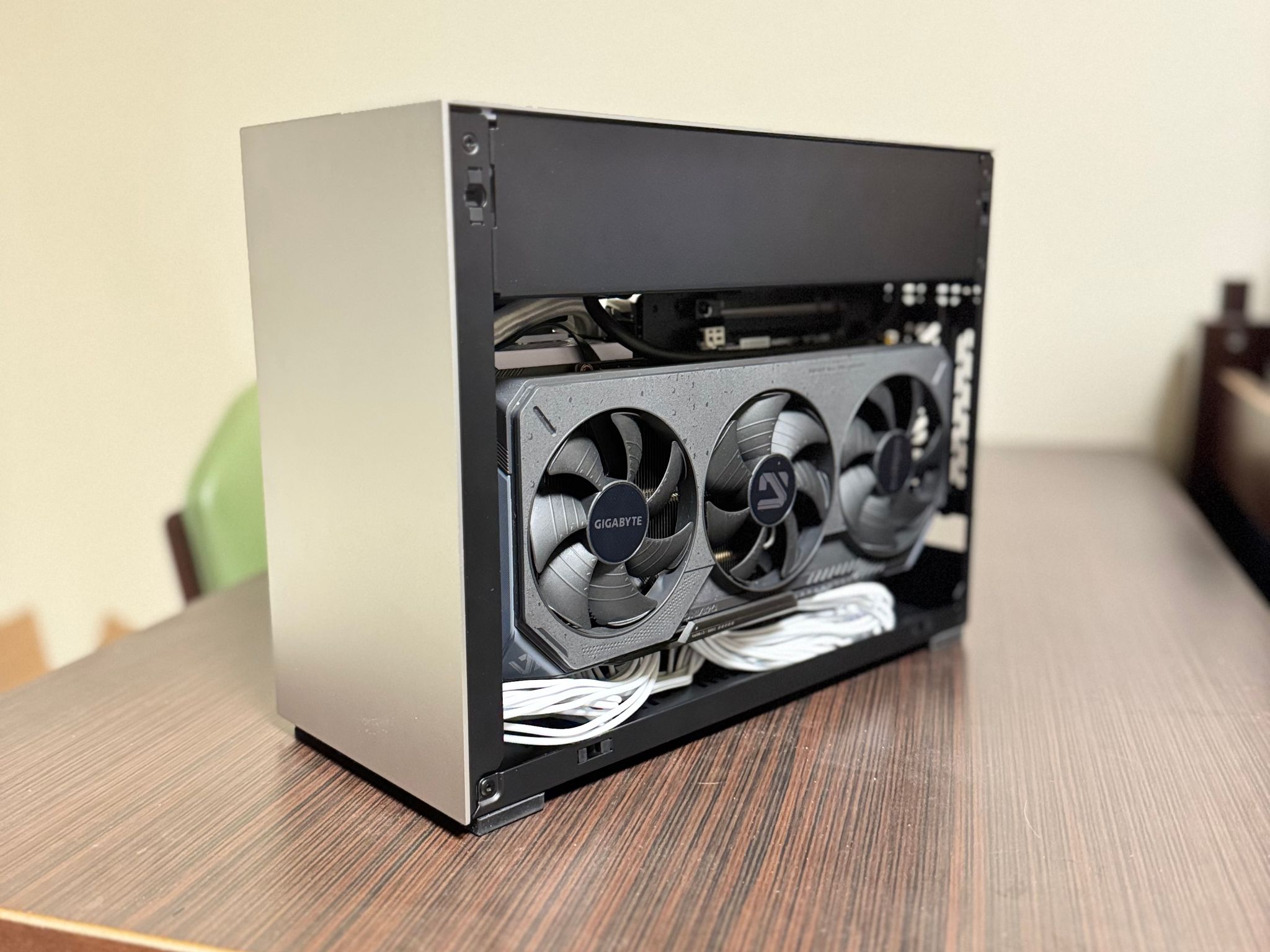 Ryzen 9 9900X | RX 9070 | 48GB DDR5 (7600 MT/s) | 2 TB SSD | 750W Gold PSU | LianLi A4-H2O | WIFI/BT