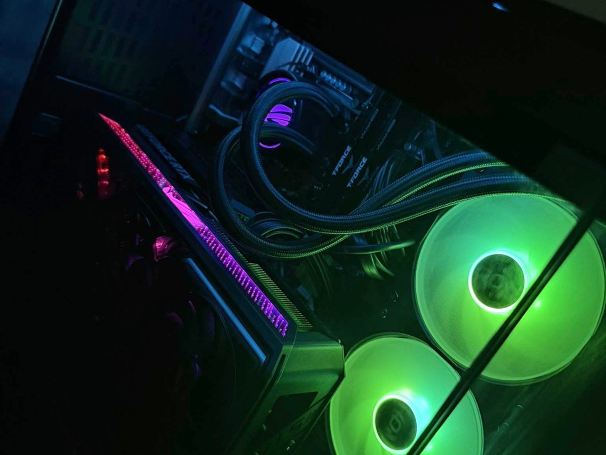 GeForce RTX 5070 Ti ROG Strix Gaming PC - Core Ultra 7 265KF, 32GB DDR5 RAM, 2TB NVMe SSD